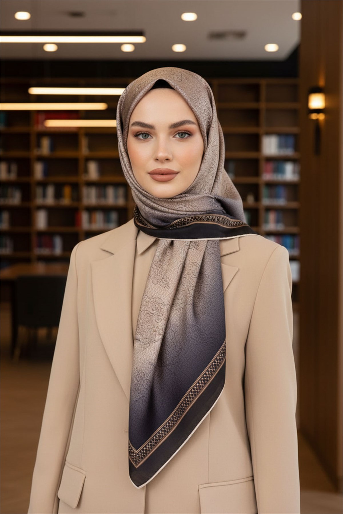 %100 Twill İpek Eşarp 90x90 Krem Barok Desenli El Dikişli Kadın Eşarp