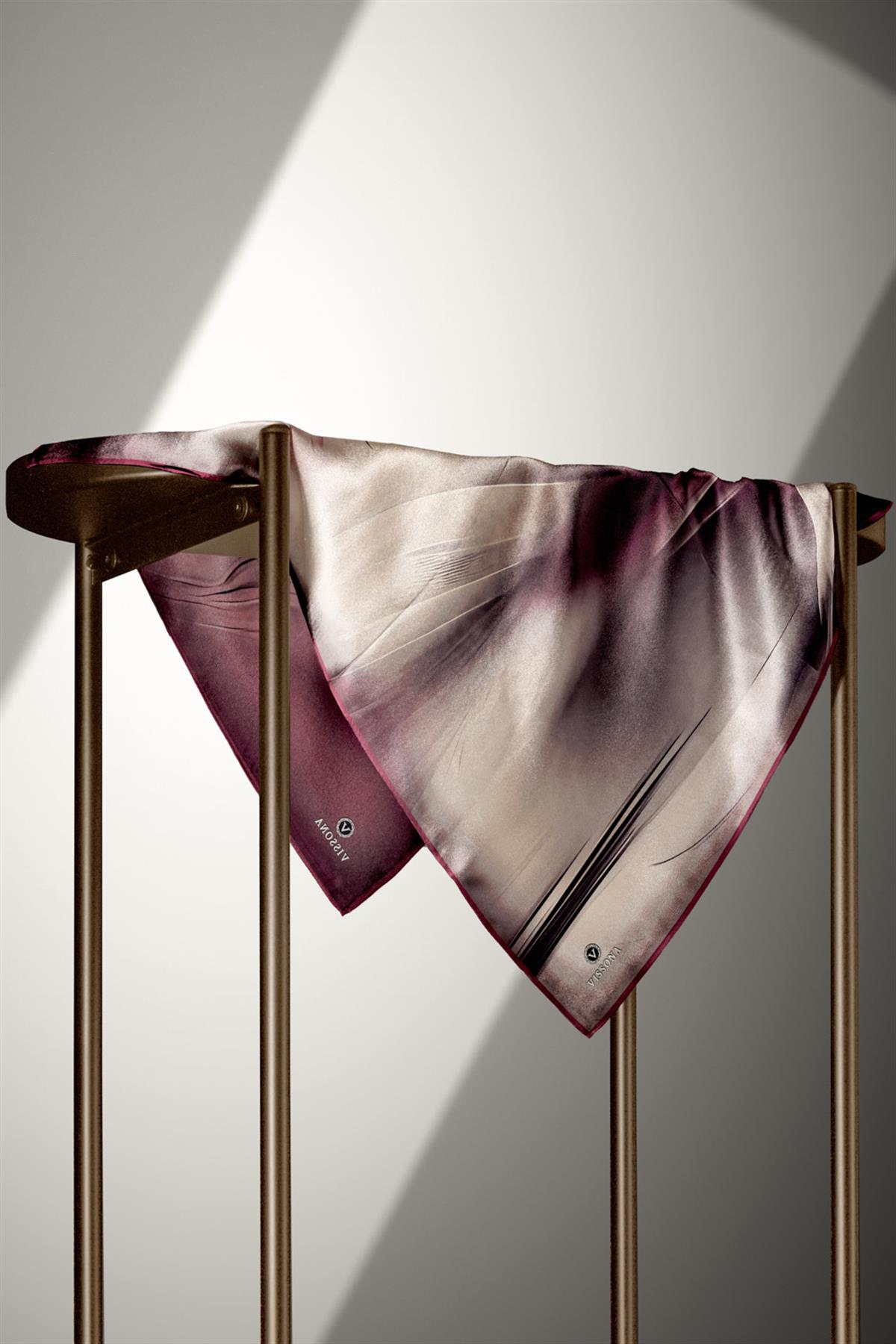 %100 Twill İpek Duman Desenli Bej - Şarabi Renkli 90x90 Eşarp Dikim Şekli : El Dikişi