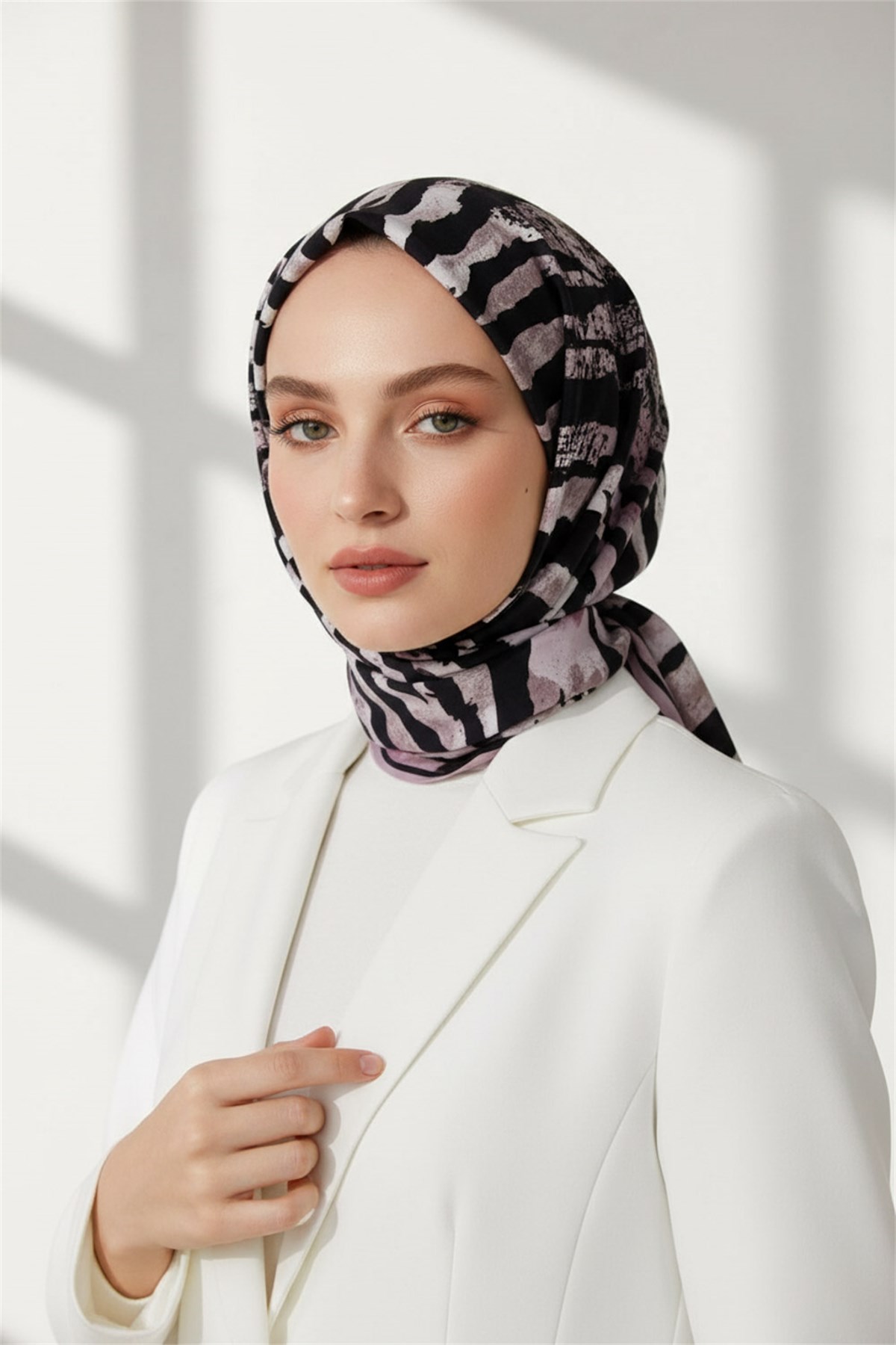 KREP ZEBRA DESENLİ PUDRA - SİYAH RENKLİ 75X195 KIRIŞMAZ ŞAL