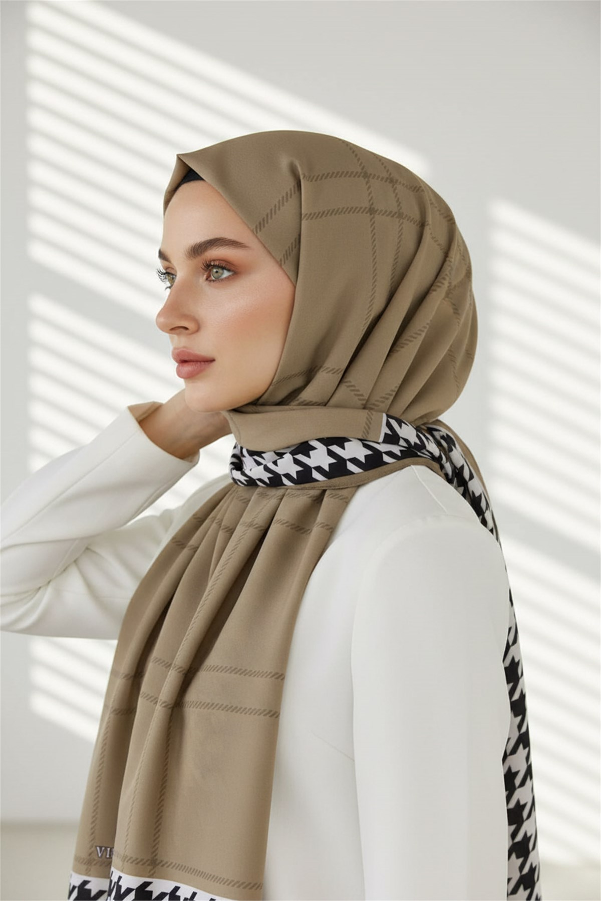 KREP KAZAYAĞI DESENLİ KAHVERENGİ - SİYAH RENKLİ 75X195 KIRIŞMAZ ŞAL