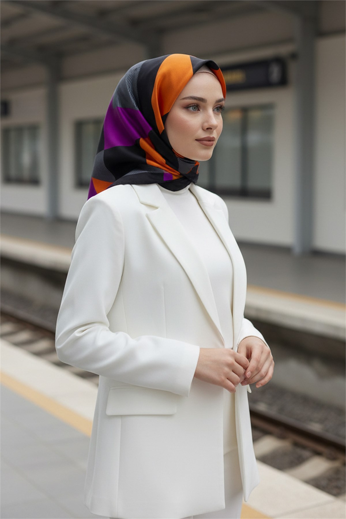 %100 Twill İpek Eşarp 90x90 Fuşya Turuncu Geometrik Çizgi Desenli El Dikişli Kadın Eşarp