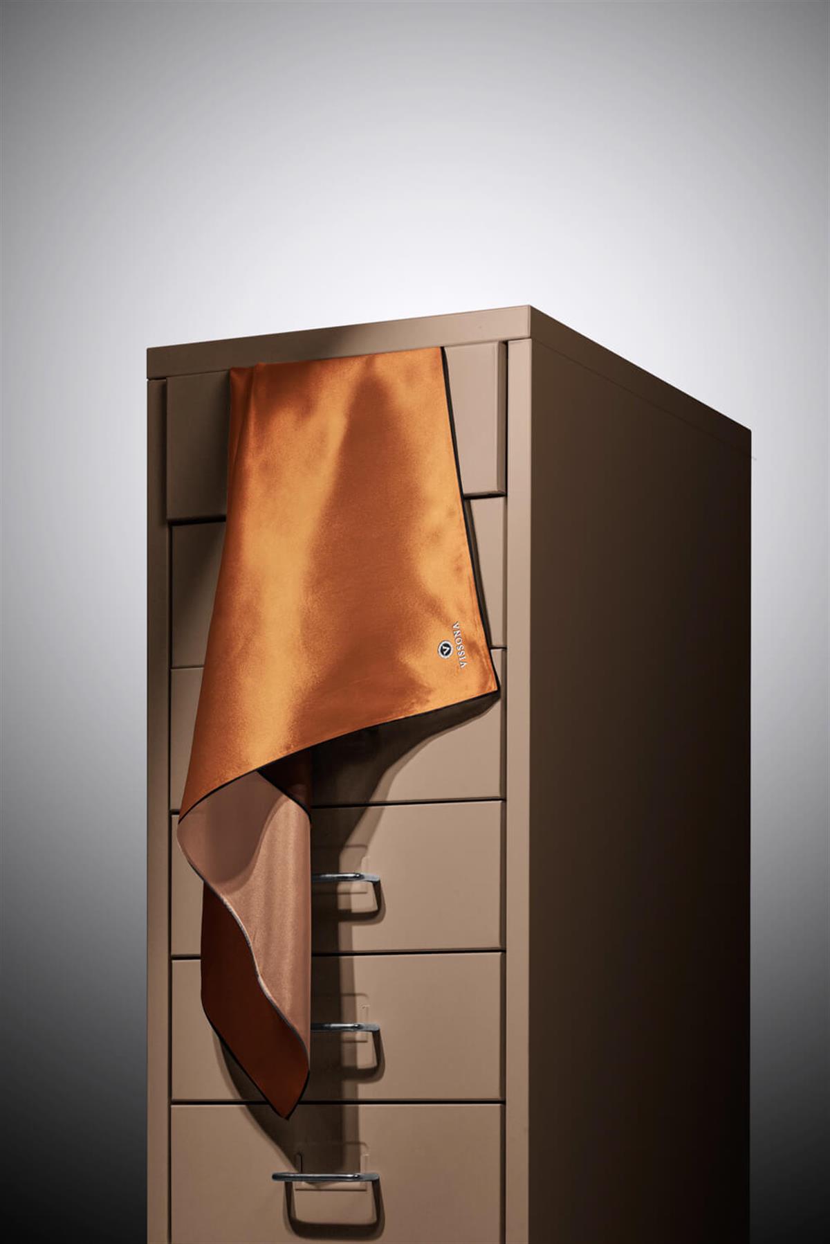 %100 Twill İpek Degrade Desenli Taba Renkli 90x90 Eşarp Dikim Şekli : El Dikişi
