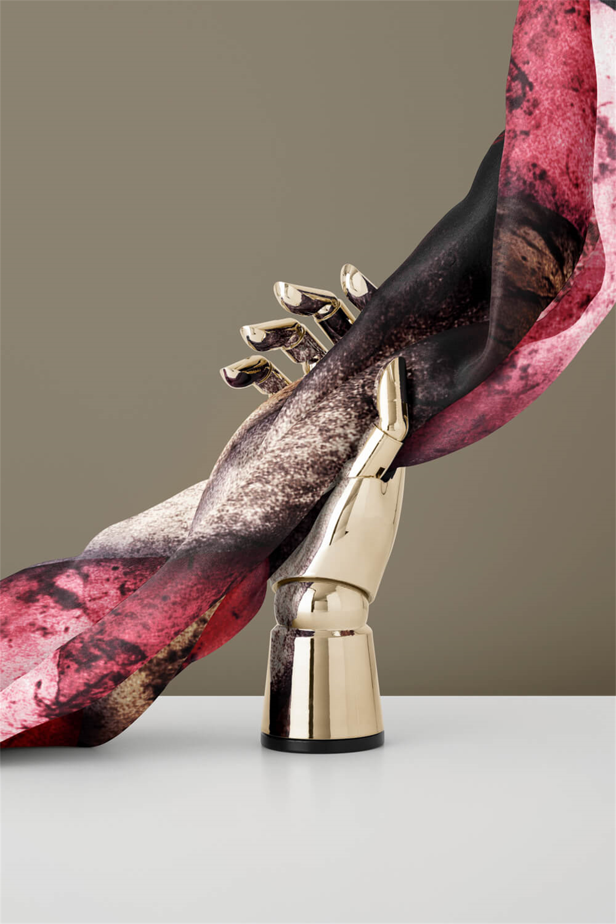 % 57 İPEK % 43 VİSKON Twill İpek Dokulu Ve Geometrik Desenli Bordo - Bej Renkli 90x90 Eşarp Dikim Şekli : El Dikişi