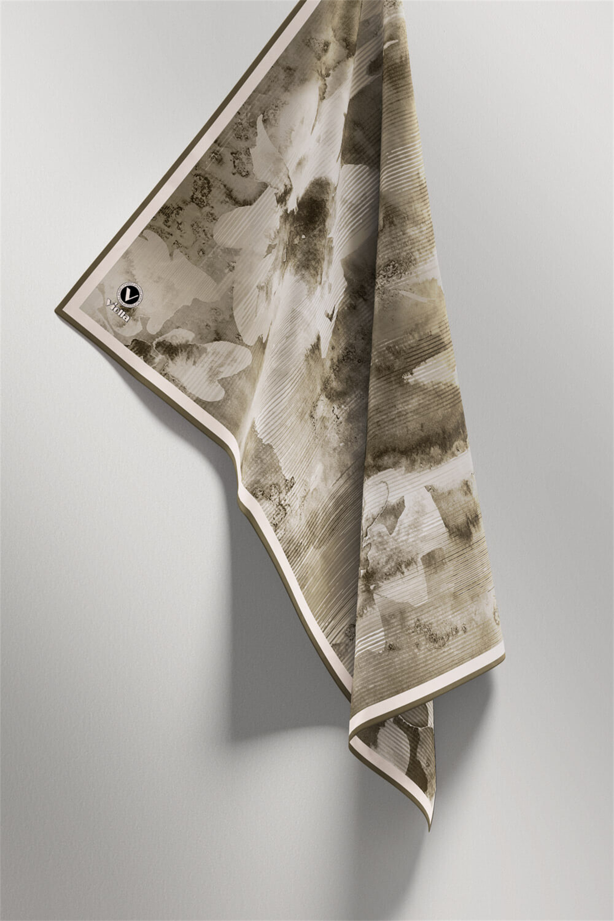 Twill Batik Desenli Haki Renkli 90x90 Eşarp (İpek İçermez) Dikim Şekli : El Dikişi