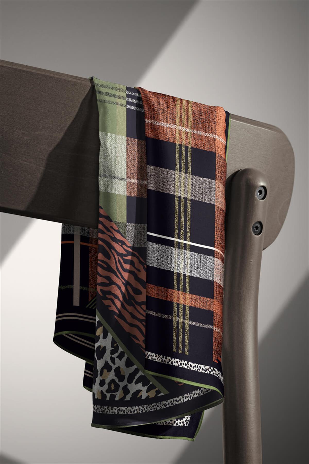 %100 Twill İpek Ekoseli Ve Leopar Desenli Siyah - Haki Renkli 90x90 Eşarp Dikim Şekli : El Dikişi