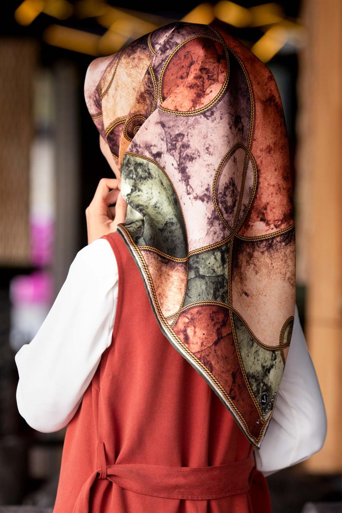 %100 Twill İpek Zincirli Mermer Desenli Haki - Bakır Renkli 90x90 Eşarp Dikim Şekli : El Dikişi