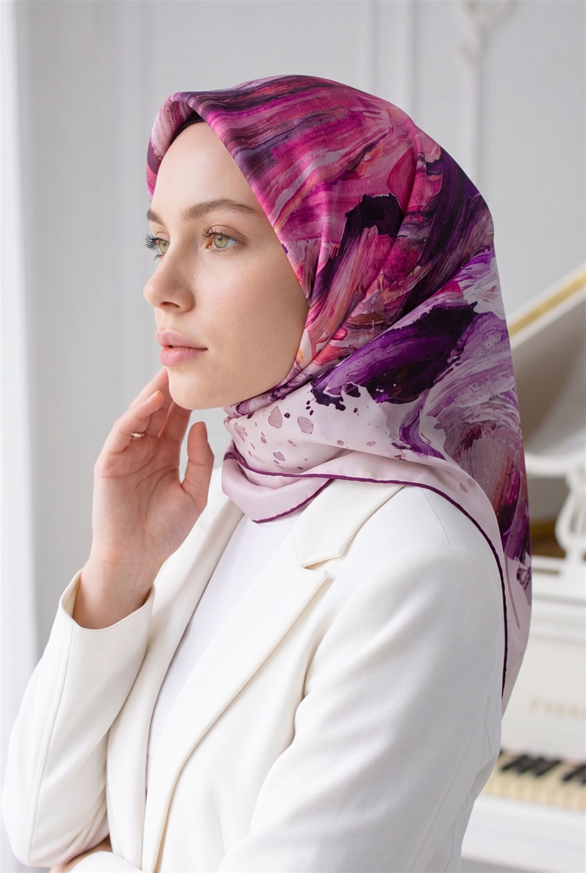%100 Twill İpek Fırça Darbesi Desenli Mor - Pembe Renkli 90x90 Eşarp Dikim Şekli : El Dikişi