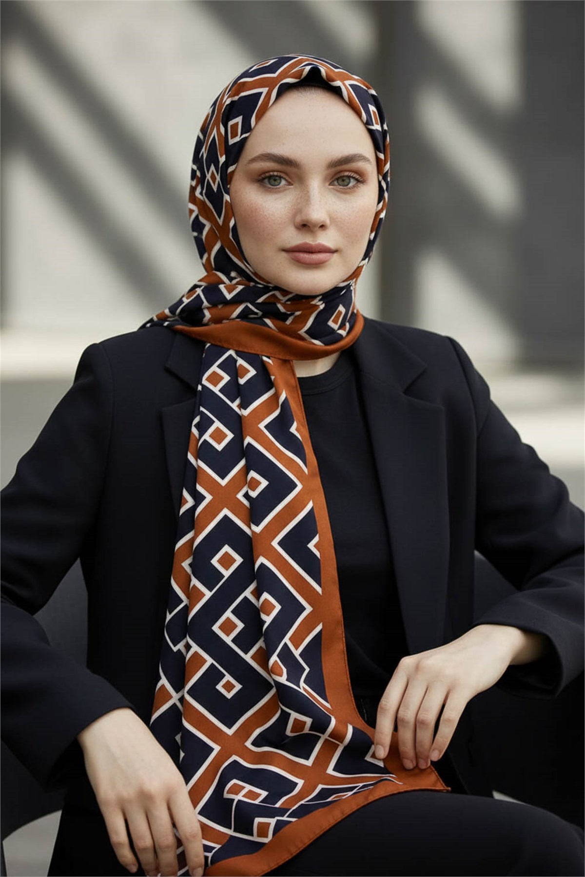 KREP GEOMETRİK DESENLİ TABA RENKLİ 75X195 KIRIŞMAZ ŞAL