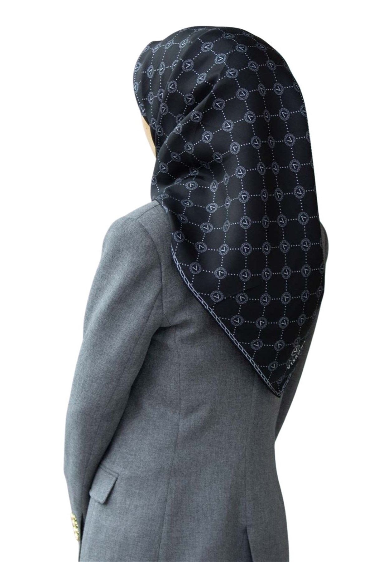 %100 Twill İpek Monogram Desenli Siyah - Gri Renkli 90x90 Eşarp Dikim Şekli : El Dikişi