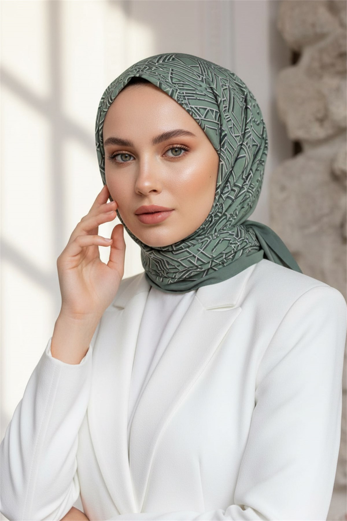 KREP GEOMETRİK DESENLİ SU YEŞİLİ - KREM RENKLİ 75X195 KIRIŞMAZ ŞAL
