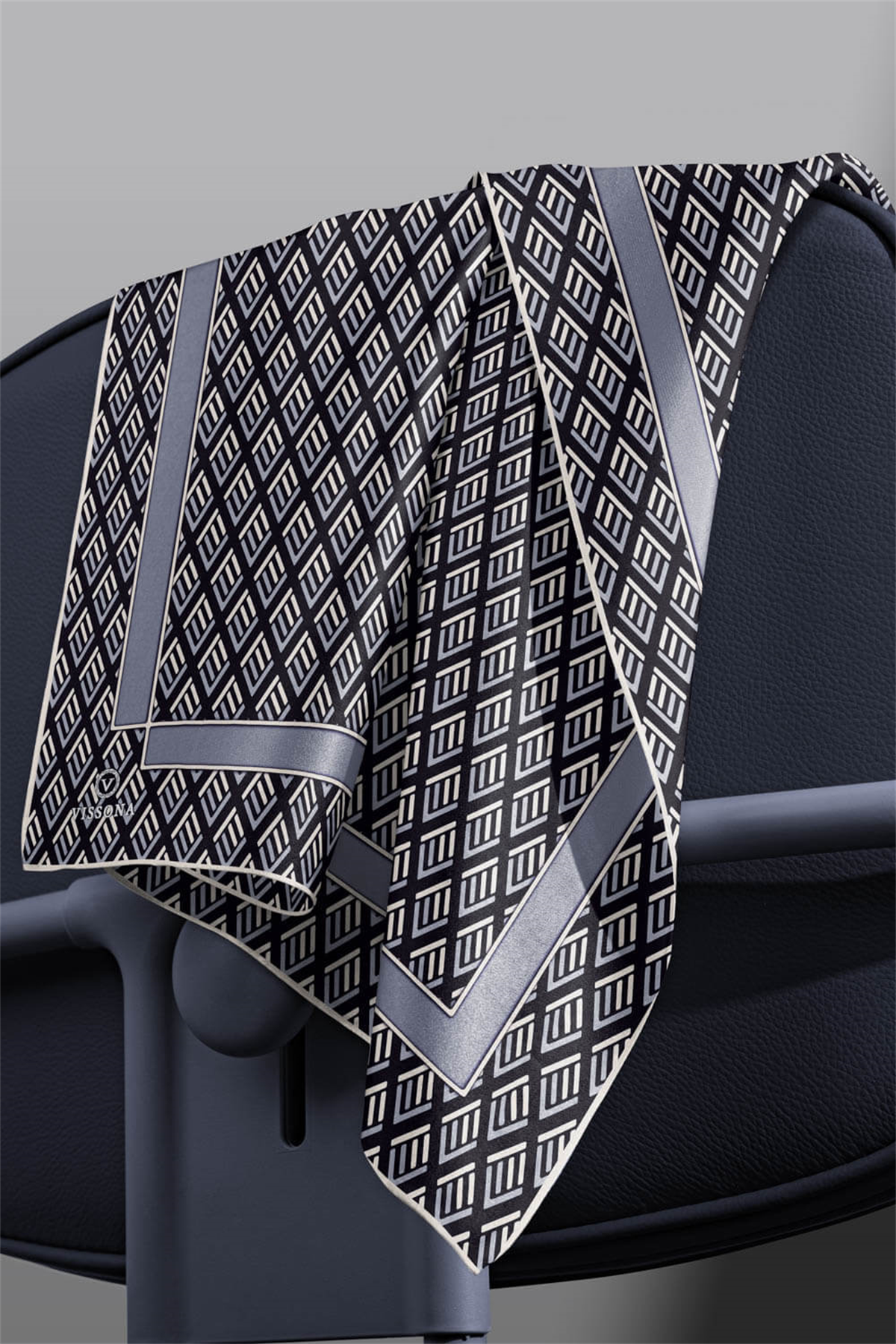 % 57 İPEK % 43 VİSKON Twill İpek Geometrik Desenli Siyah - Gri Renkli 90x90 Eşarp Dikim Şekli : El Dikişi