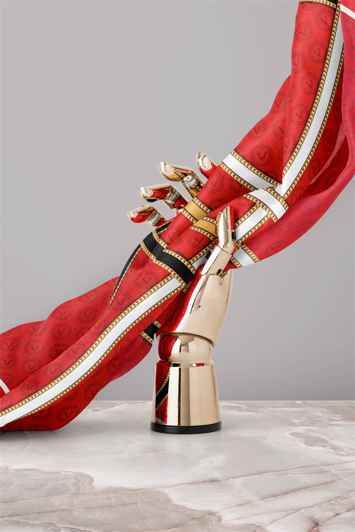 %100 Twill İpek Gold Şeritli Monogram Desenli Kırmızı - Gold Renkli 90x90 Eşarp Dikim Şekli : El Dikişi