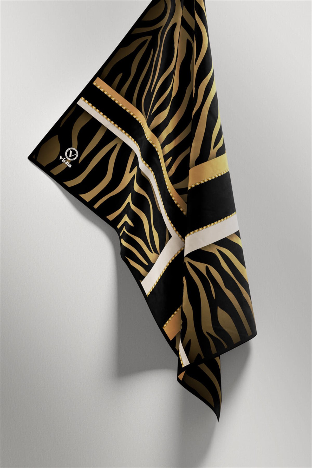 Twill Zebra Desenli Siyah - Gold Renkli 90x90 Eşarp (İpek İçermez) Dikim Şekli : El Dikişi