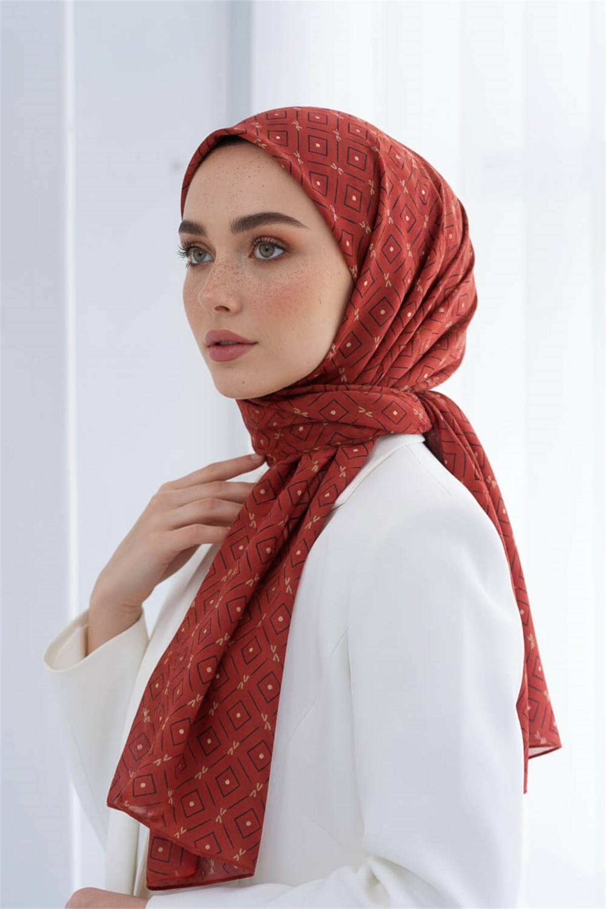 KREP GEOMETRİK DESENLİ BORDO RENKLİ 75X195 KIRIŞMAZ ŞAL