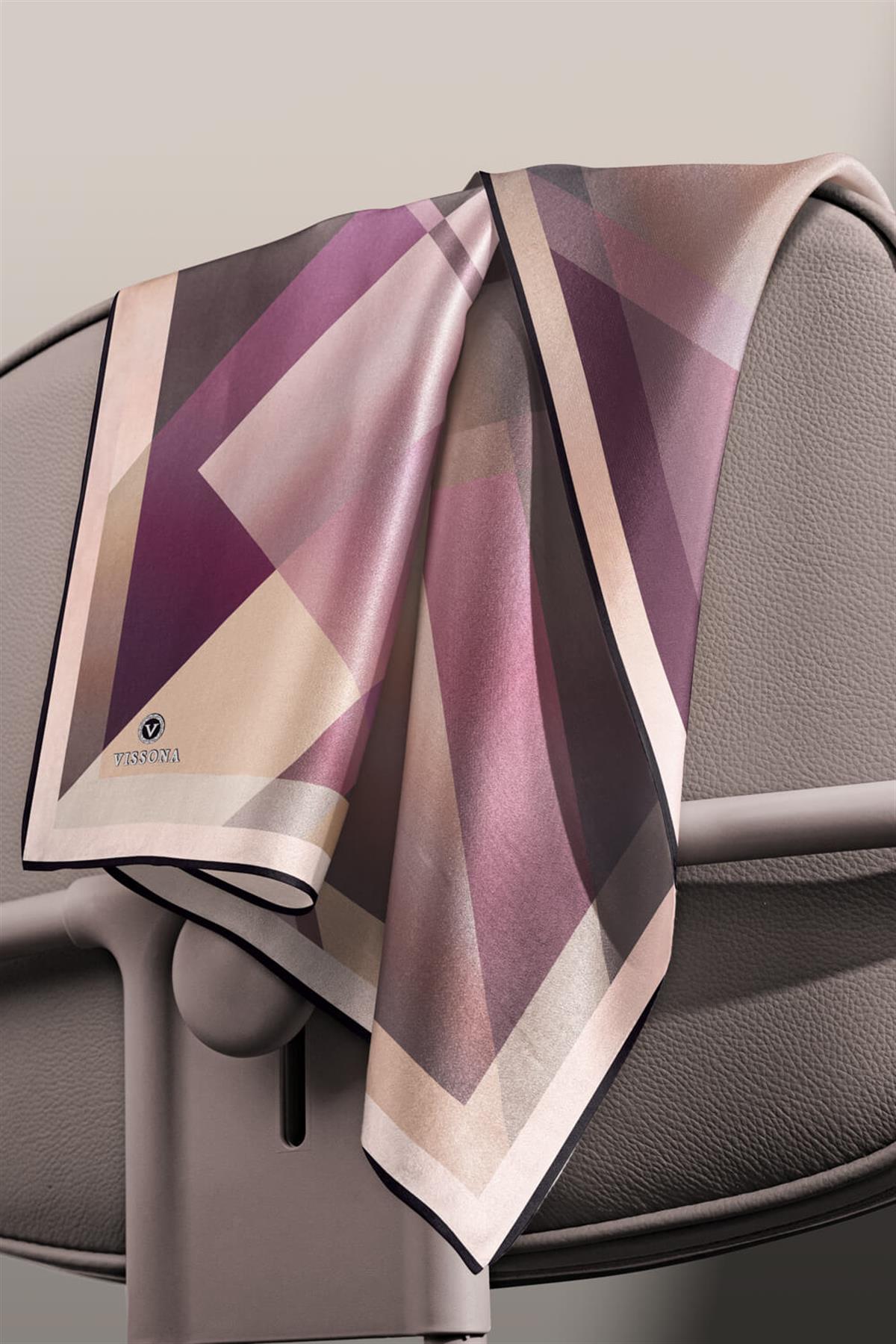 %100 Twill İpek Geometrik Desenli Bej - Gül Kurusu Renkli 90x90 Eşarp Dikim Şekli : El Dikişi