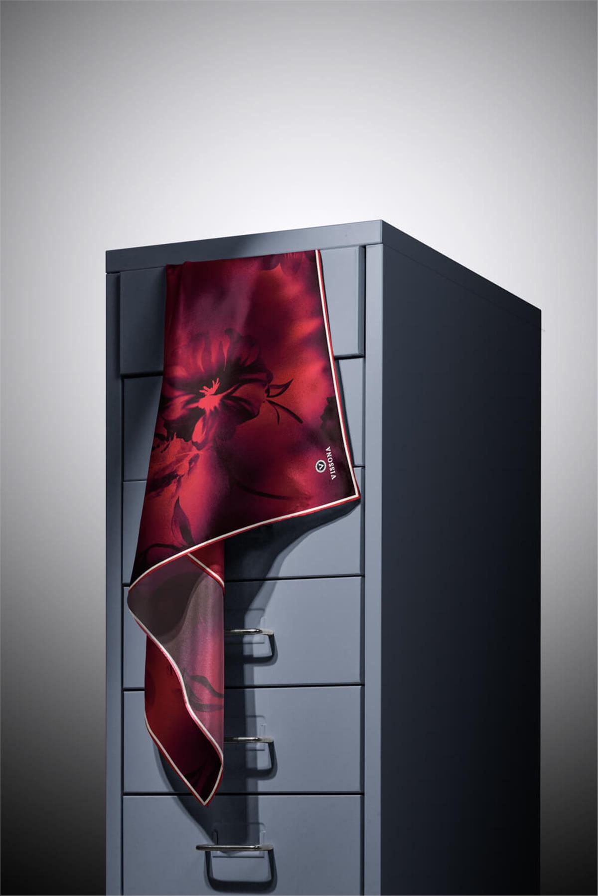 100% Twill İpek Çiçek Desenli Bordo Renkli 90x90 Dikim Şekli : El Dikişi Eşarp