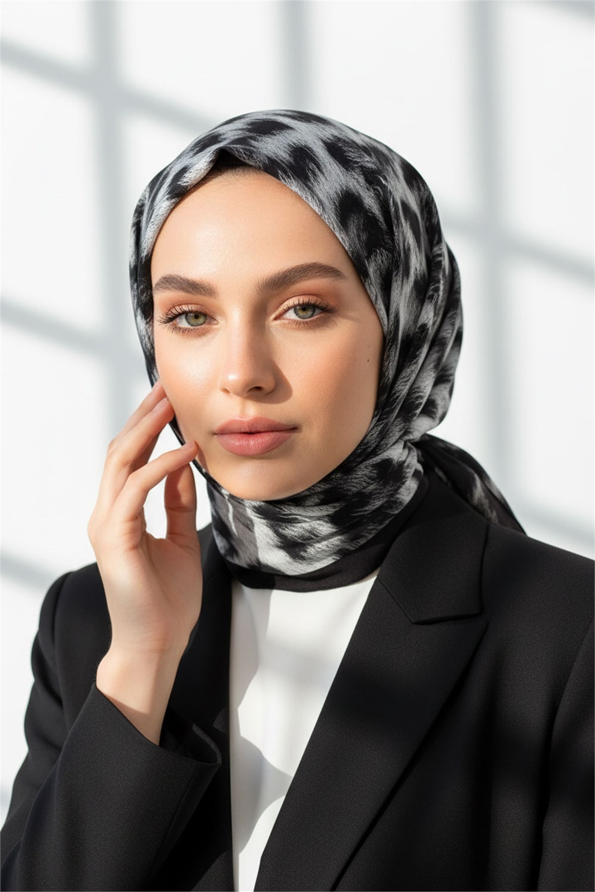 KREP LEOPAR DESENLİ SİYAH - KREM RENKLİ 75X195 KIRIŞMAZ ŞAL