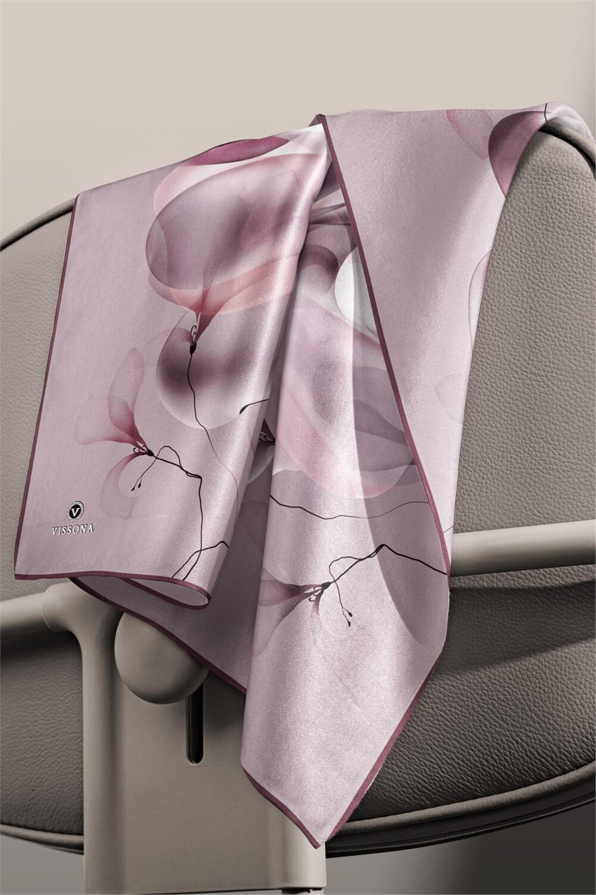 %100 Twill İpek Büyük Çiçek Desenli Pudra - Gül Kurusu Renkli 90x90 Eşarp Dikim Şekli : El Dikişi
