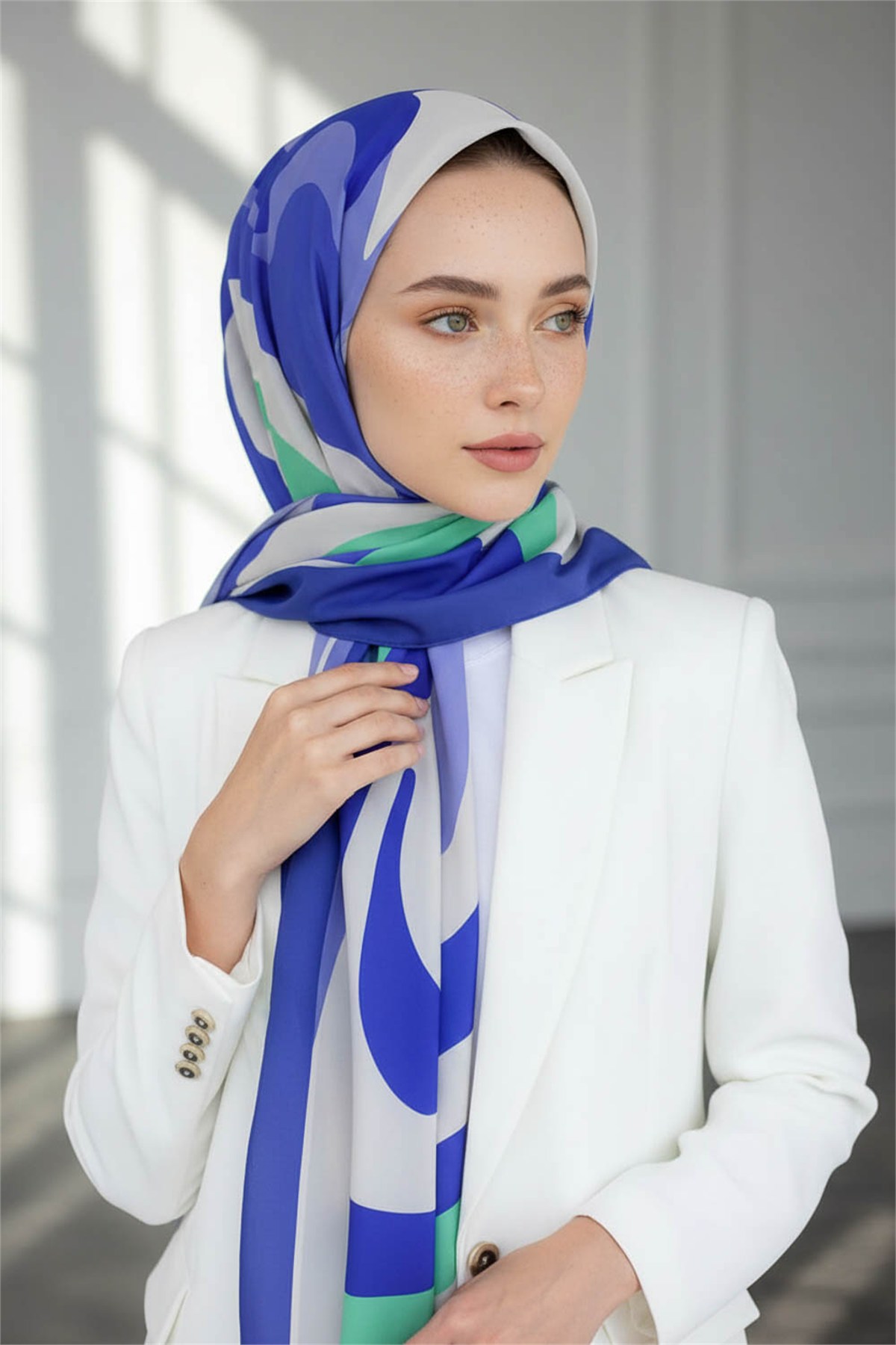 KREP GEOMETRİK DESENLİ İNDİGO RENKLİ 75X195 KIRIŞMAZ ŞAL