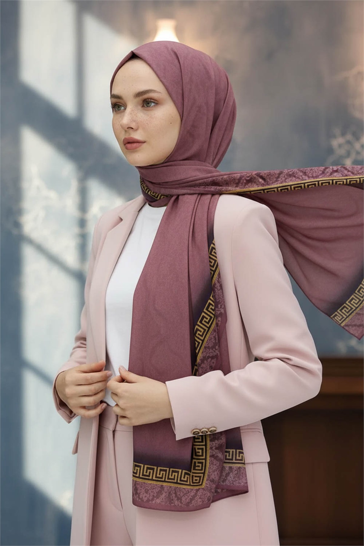 KREP GOLD DETAYLI BAROK DESENLİ GÜL KURUSU RENKLİ 75X195 KIRIŞMAZ ŞAL