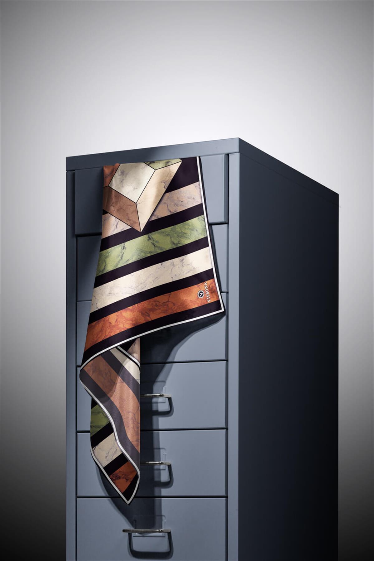 %100 Twill İpek Geometrik Mermer Desenli Haki - Bakır Renkli 90x90 Eşarp Dikim Şekli : El Dikişi