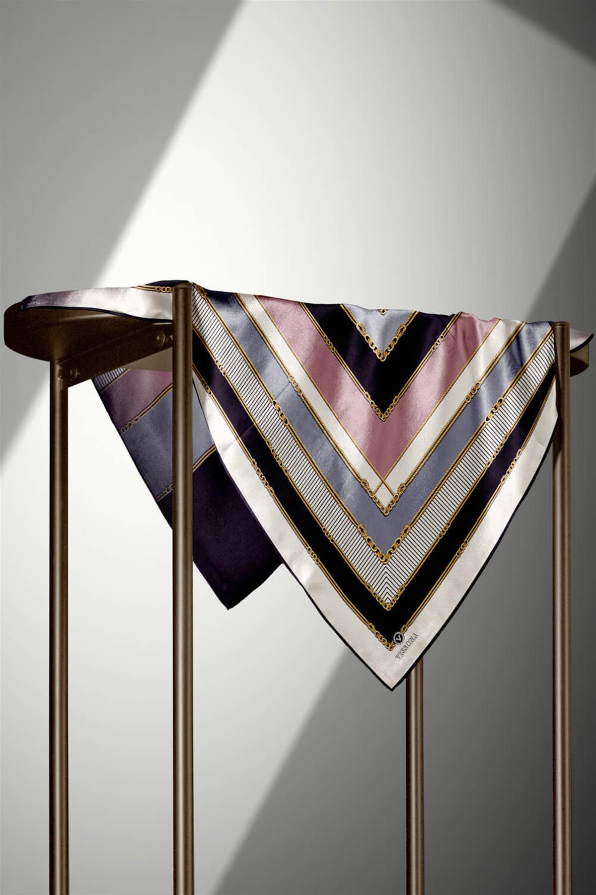 %100 Twill İpek Zincir Detaylı Geometrik Desenli Gri - Pudra Renkli 90x90 Eşarp Dikim Şekli : El Dikişi