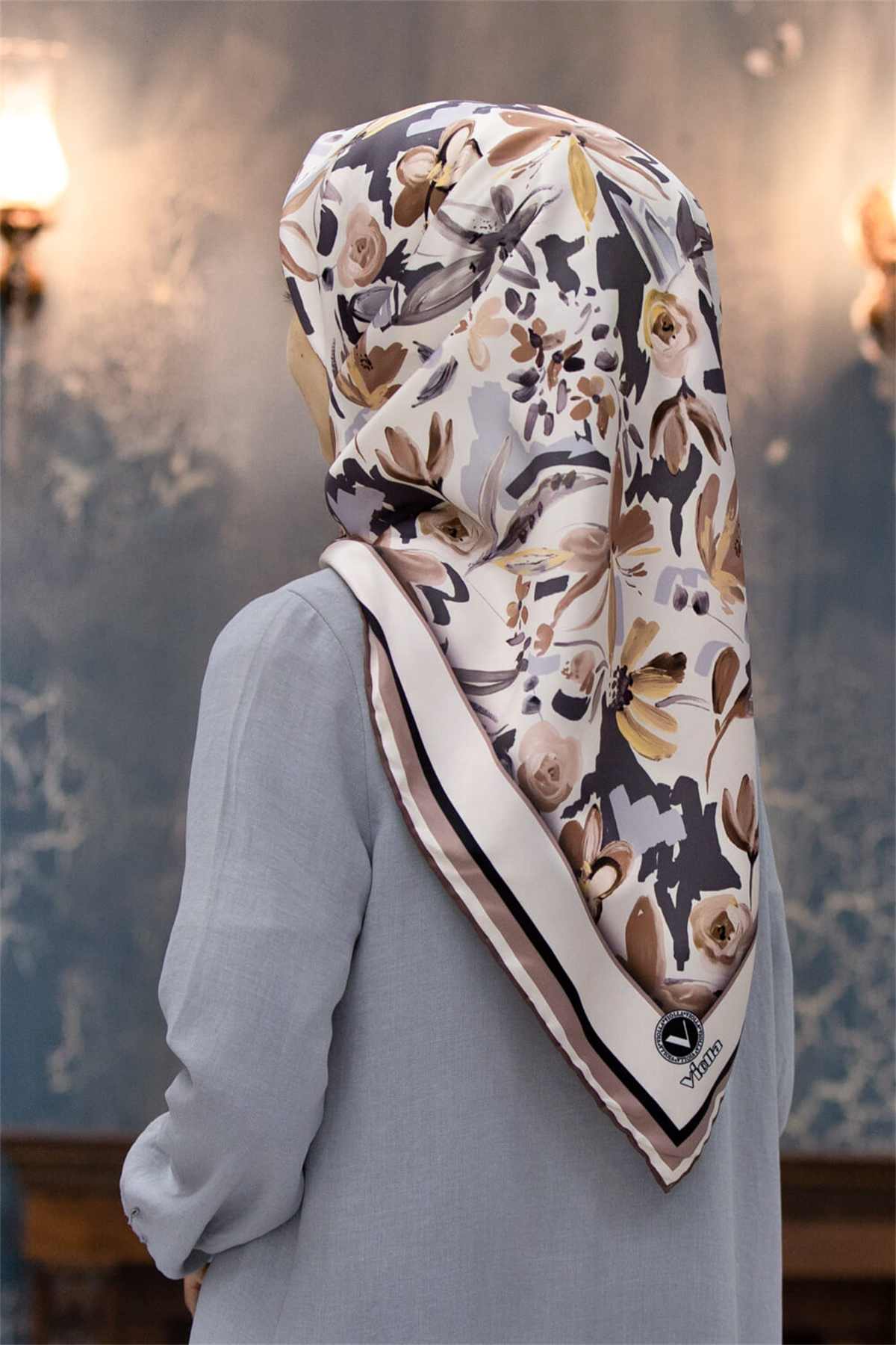 Rayon Çiçek Desenli Taş Renkli 90x90 Dikim Şekli : El Dikişi Eşarp (İpek İçermez)