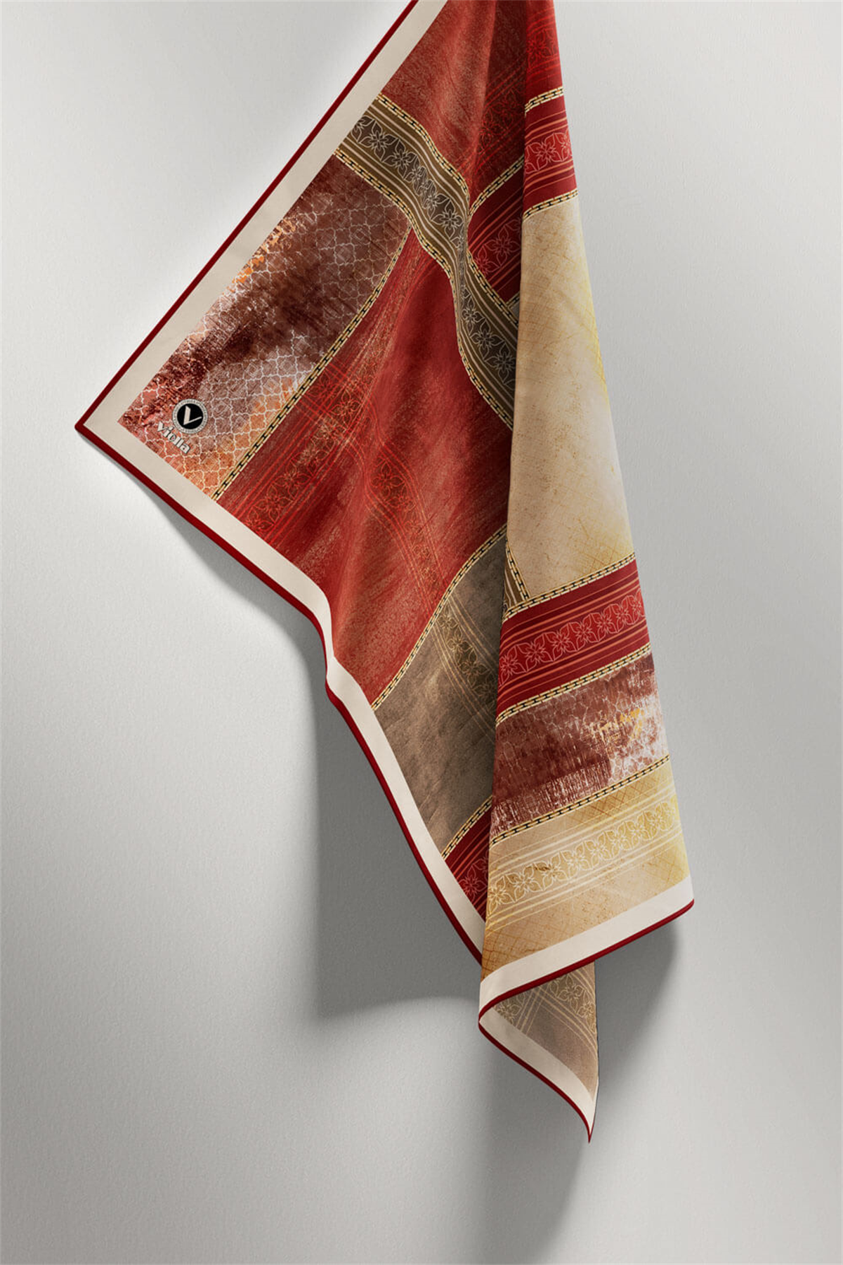 Twill Dokulu Ve Geometrik Desenli Bordo Renkli 90x90 Eşarp (İpek İçermez) Dikim Şekli : El Dikişi