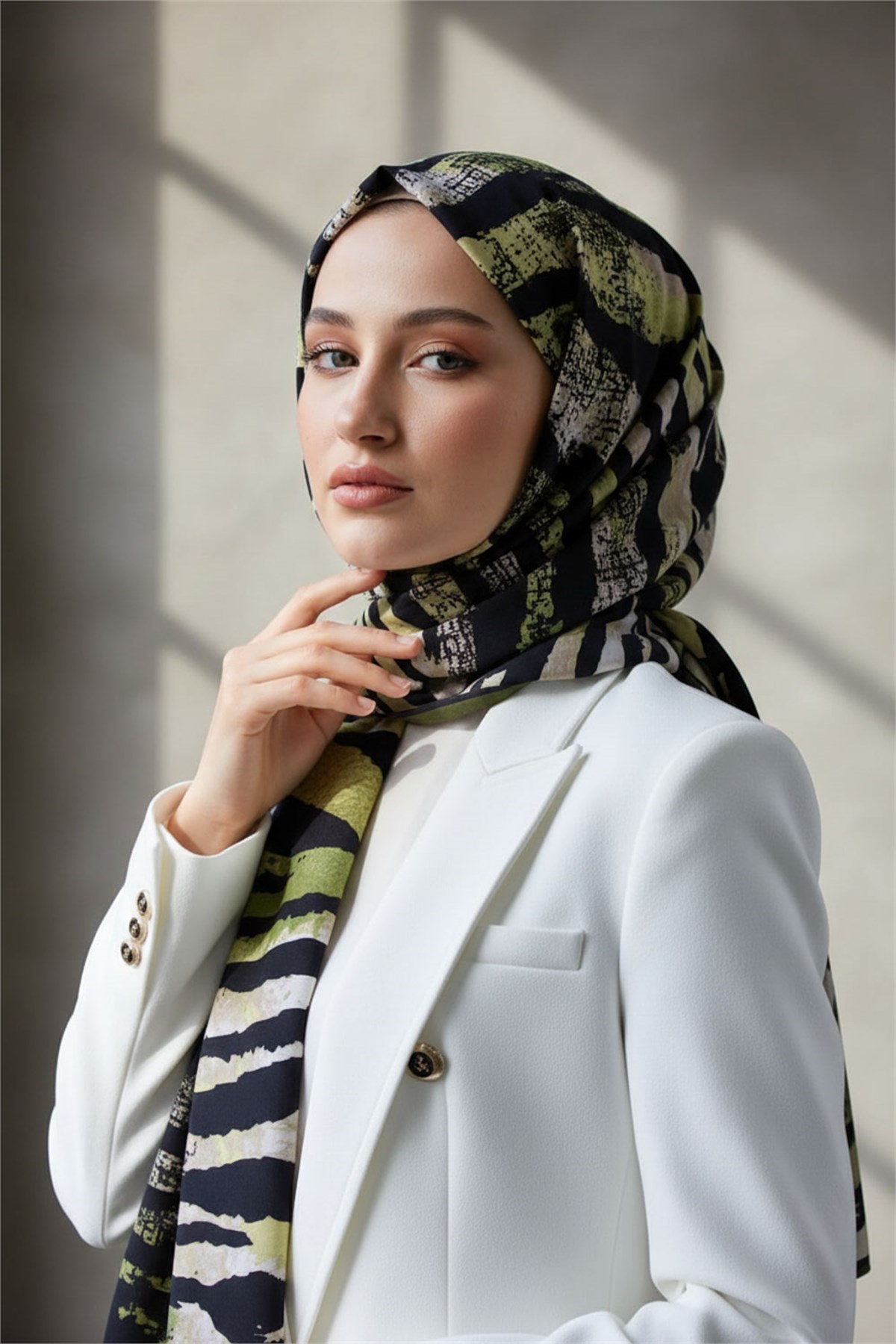 KREP ZEBRA DESENLİ HAKİ - SİYAH RENKLİ 75X195 KIRIŞMAZ ŞAL