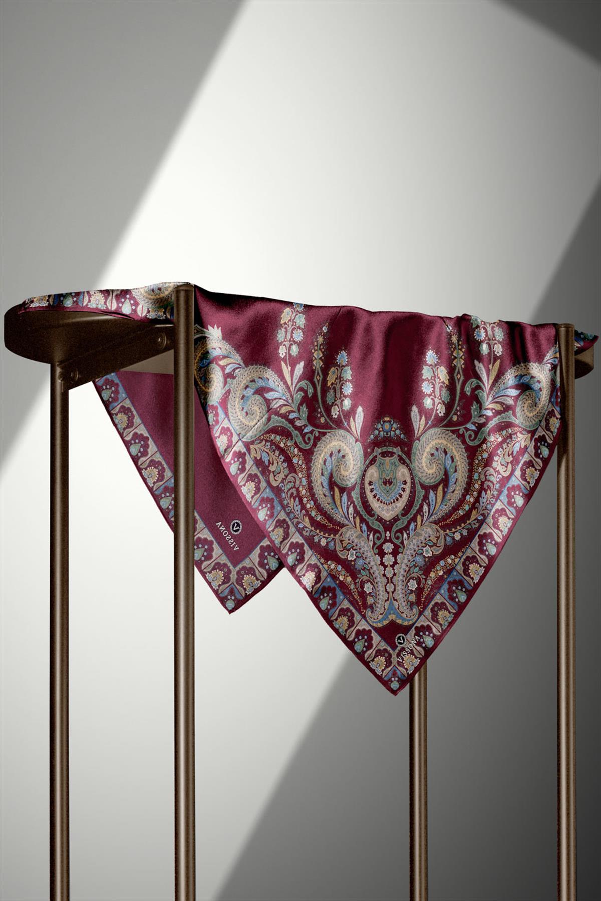 100% Twill İpek Etnik Desenli Bordo Renkli 90x90 Dikim Şekli : El Dikişi Eşarp