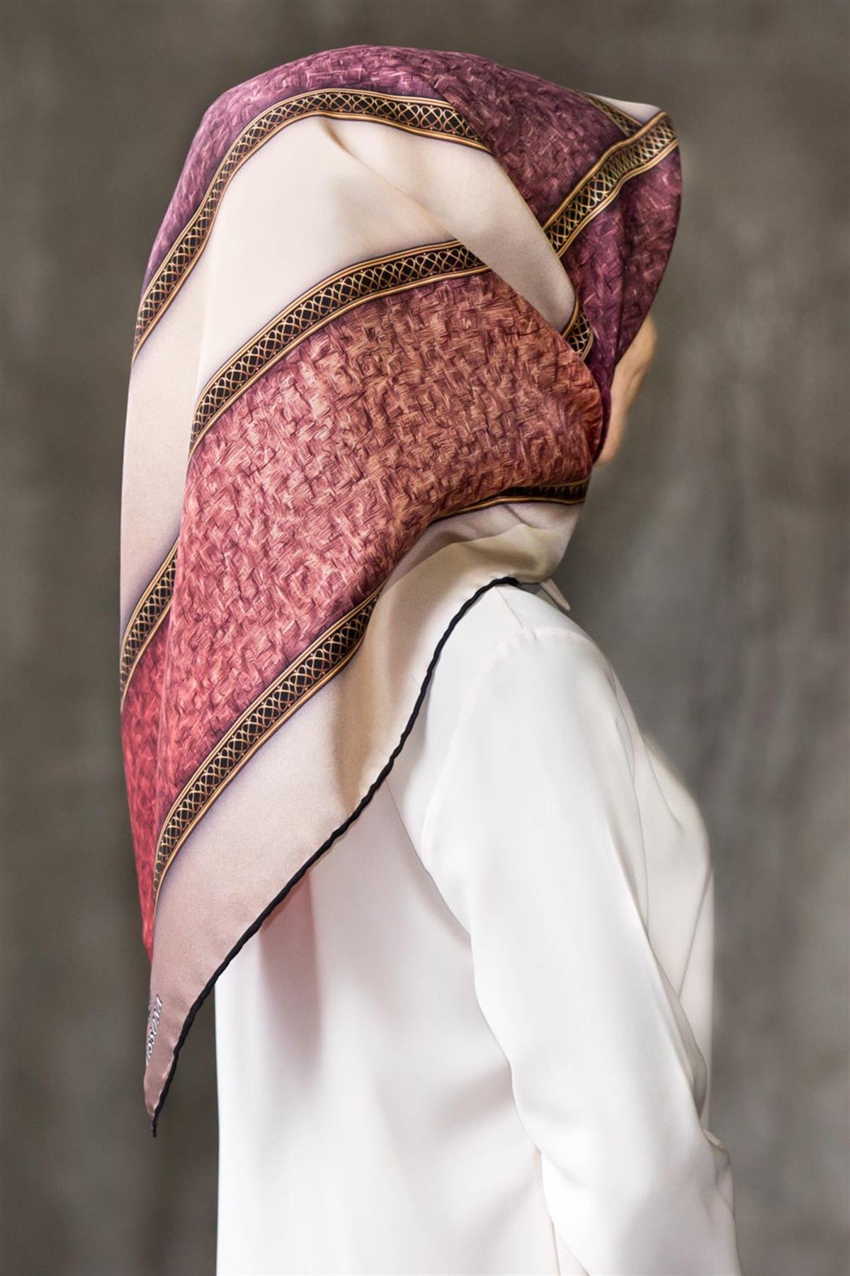 %100 Twill İpek Dokulu Ve Şerit Desenli Gül Kurusu - Somon Renkli 90x90 Eşarp Dikim Şekli : El Dikişi