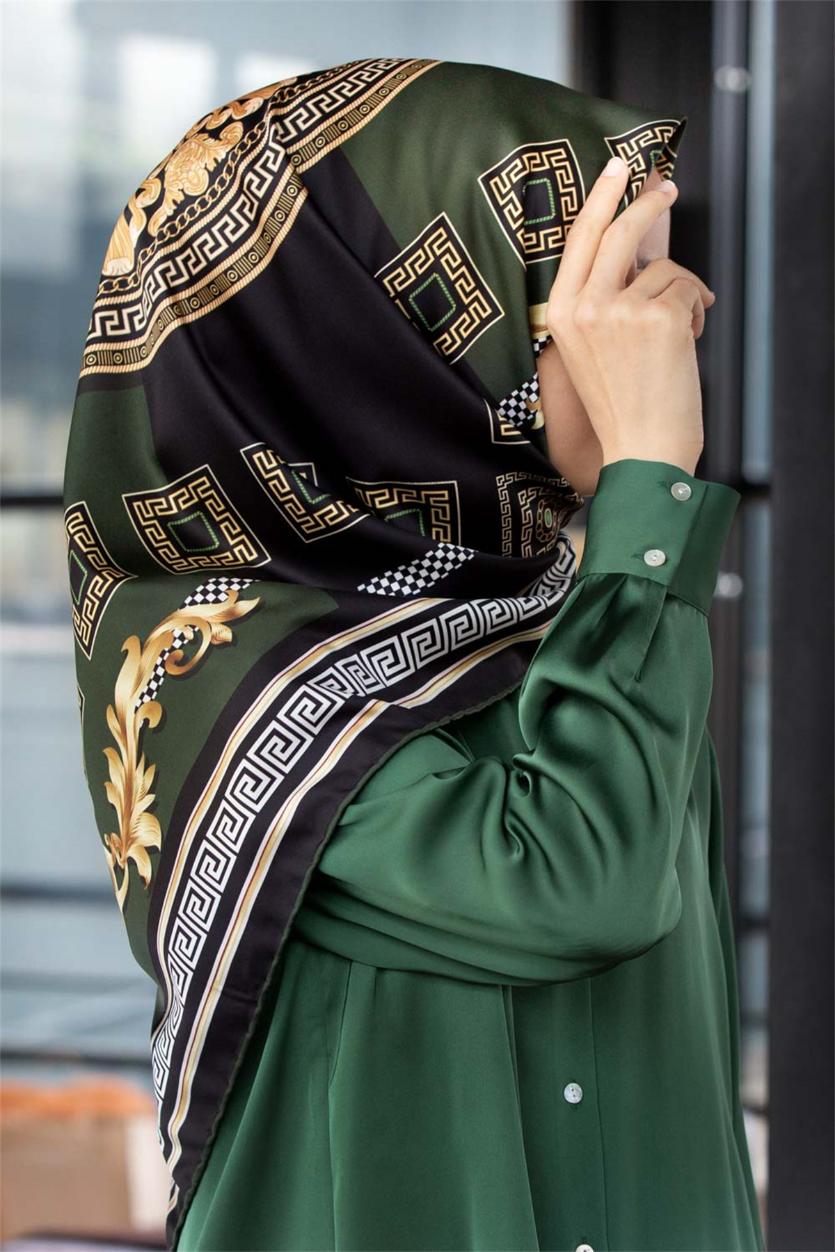 Twill Barok Desenli Zümrüt Yeşili Renkli 90x90 Eşarp (İpek İçermez) Kenar Dikiş Şekli El Dikişli