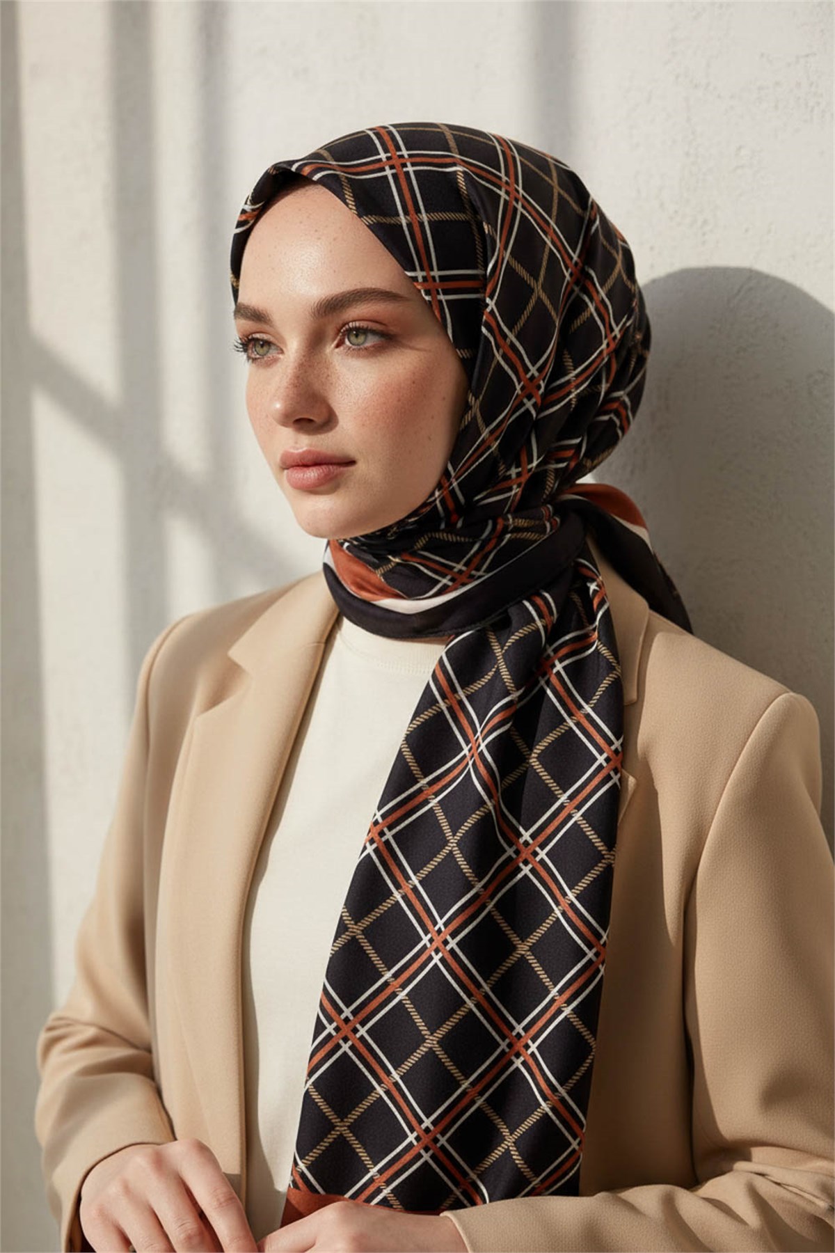 KREP EKOSE DESENLİ SİYAH - GÜL KURUSU RENKLİ 75X195 KIRIŞMAZ ŞAL