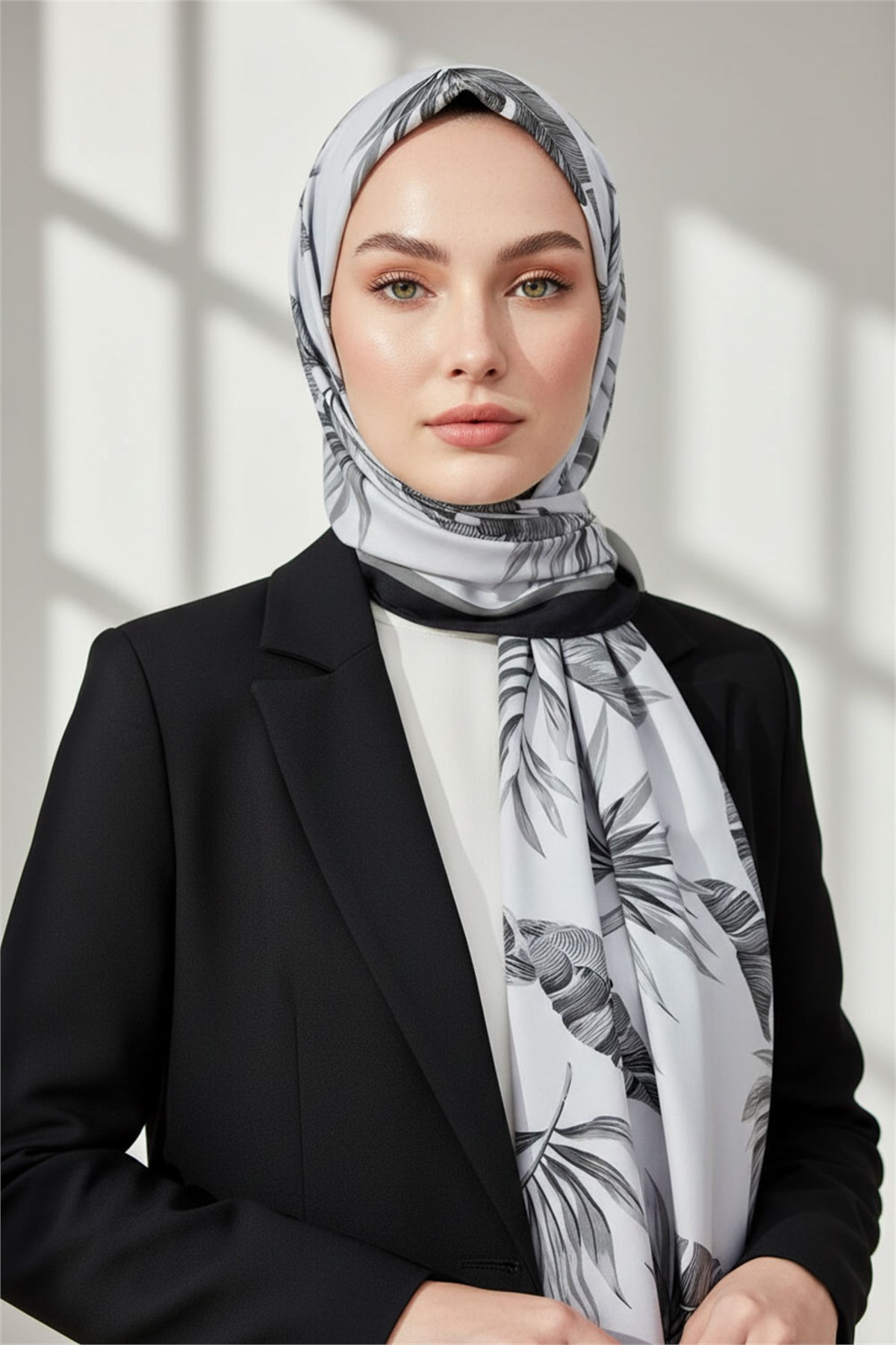 KREP YAPRAK DESENLİ GÜMÜŞ - GRİ RENKLİ 75X195 KIRIŞMAZ ŞAL