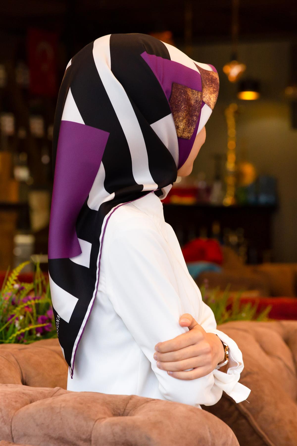 %100 Twill İpek Karo Desenli Mürdüm - Siyah Renkli 90x90 Eşarp Dikim Şekli : El Dikişi