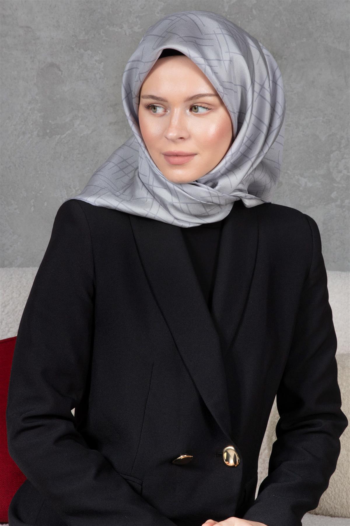 %100 Twill İpek Çizgi Desenli Gri Renkli 90x90 Eşarp Dikim Şekli : El Dikişi