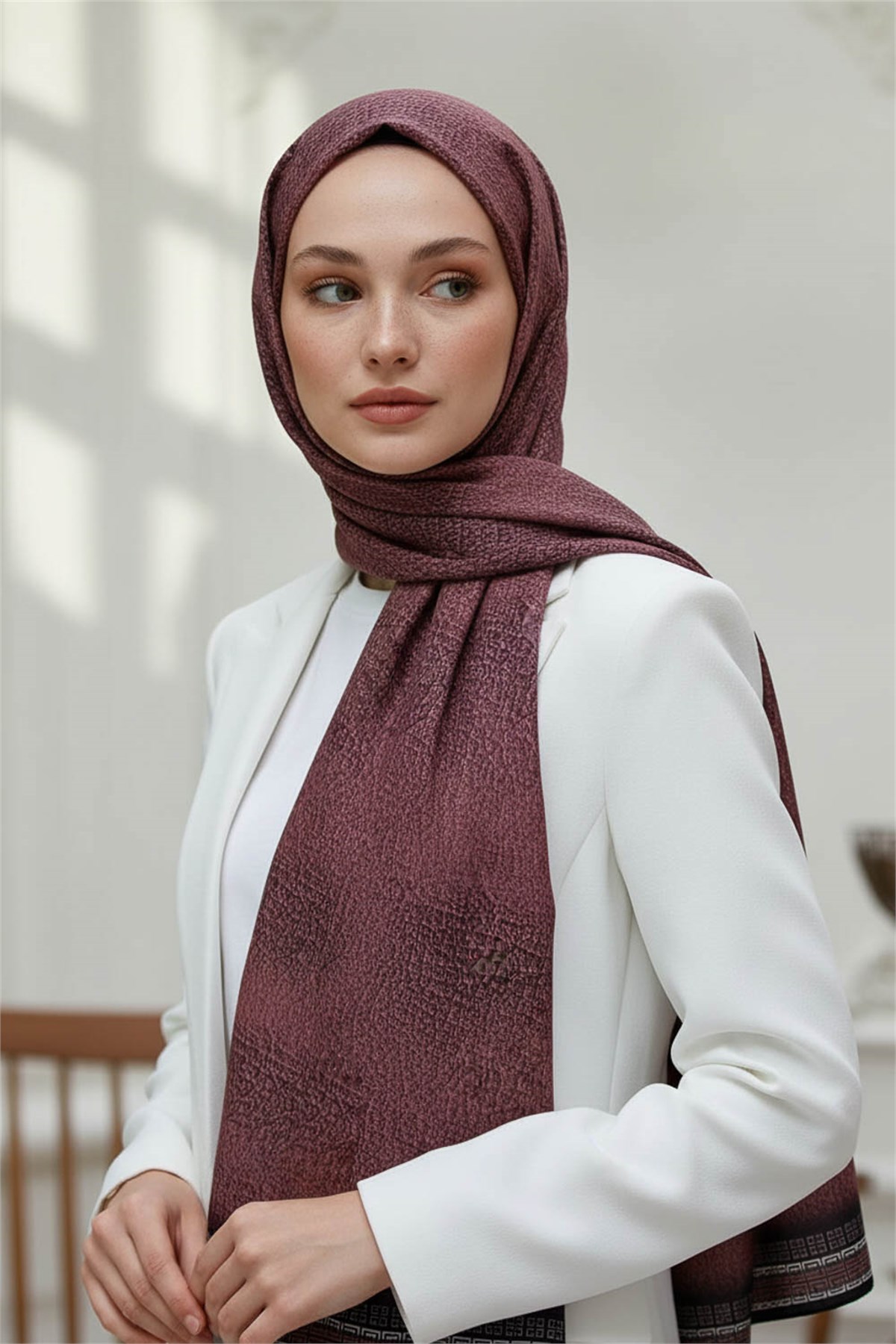 KREP DESENLİ GÜL KURUSU RENKLİ 75X195 KIRIŞMAZ ŞAL
