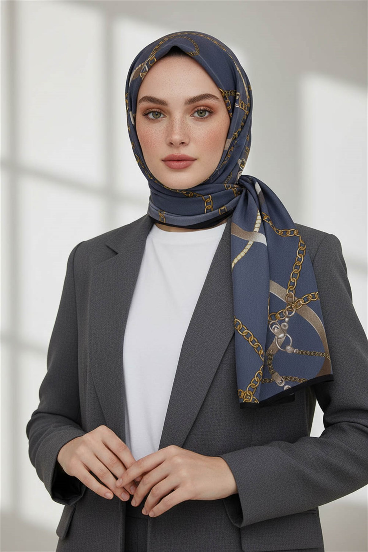 KREP ZİNCİRLİ KEMER DESENLİ FÜME RENKLİ 75X195 KIRIŞMAZ ŞAL