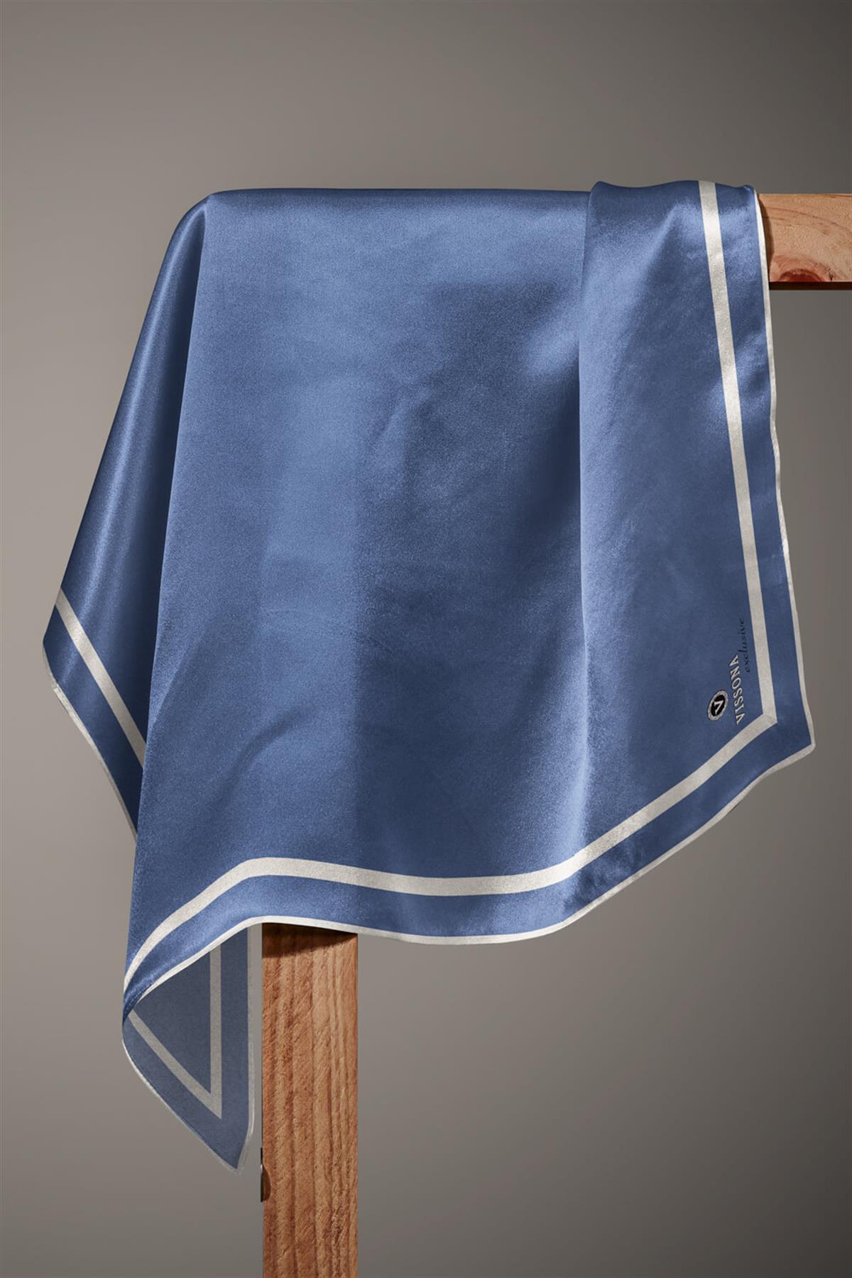 100% Twill İpek Düz Renk Bordür Desenli İndigo - Krem Renkli Daha Tok Exclusive Serisi 90x90 Dikim Şekli : El Dikişi Eşarp