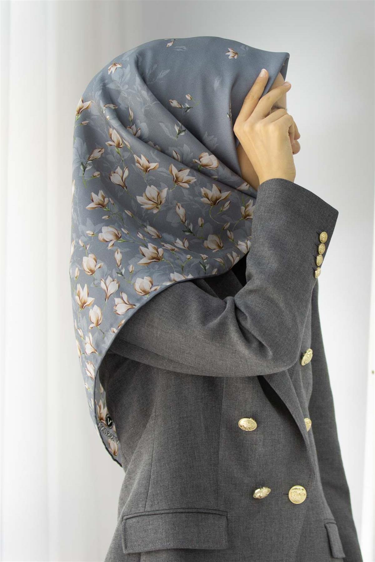 %100 Twill İpek Çiçek Desenli Mint Yeşili Renkli 90x90 Eşarp Dikim Şekli : El Dikişi