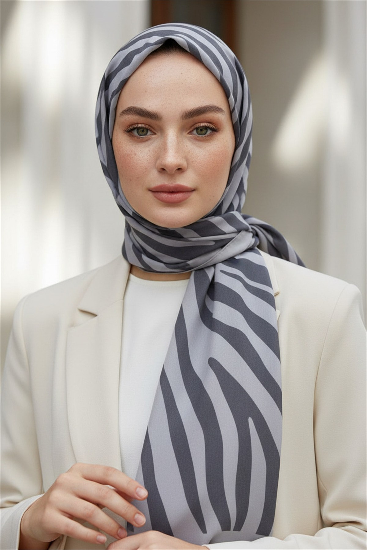 Kırışmaz Krep Şal Zebra Desenli Gri 75x190 cm – Kolay Şekil Alan