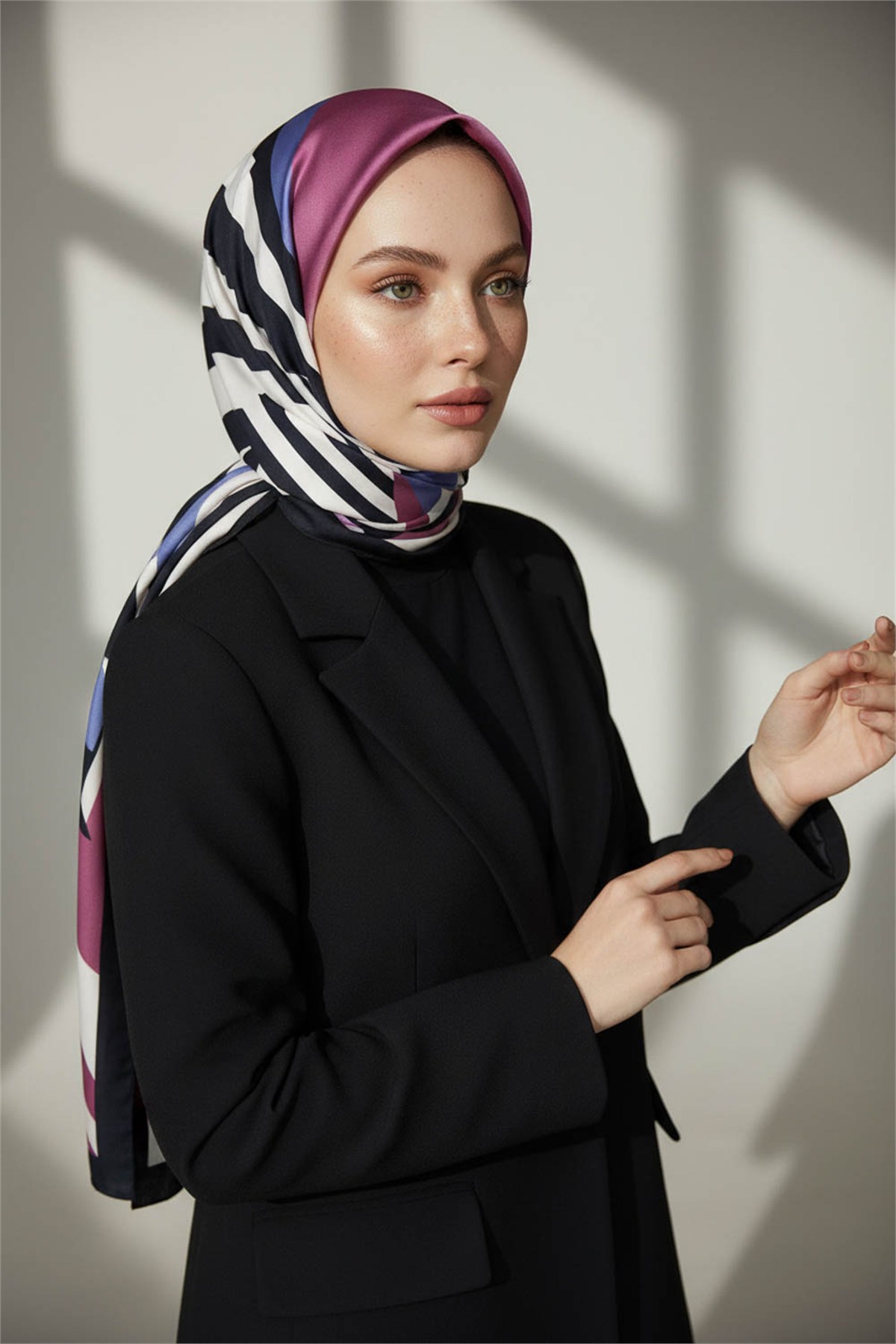 KREP DESENLİ İNDİGO RENKLİ 75X195 KIRIŞMAZ ŞAL