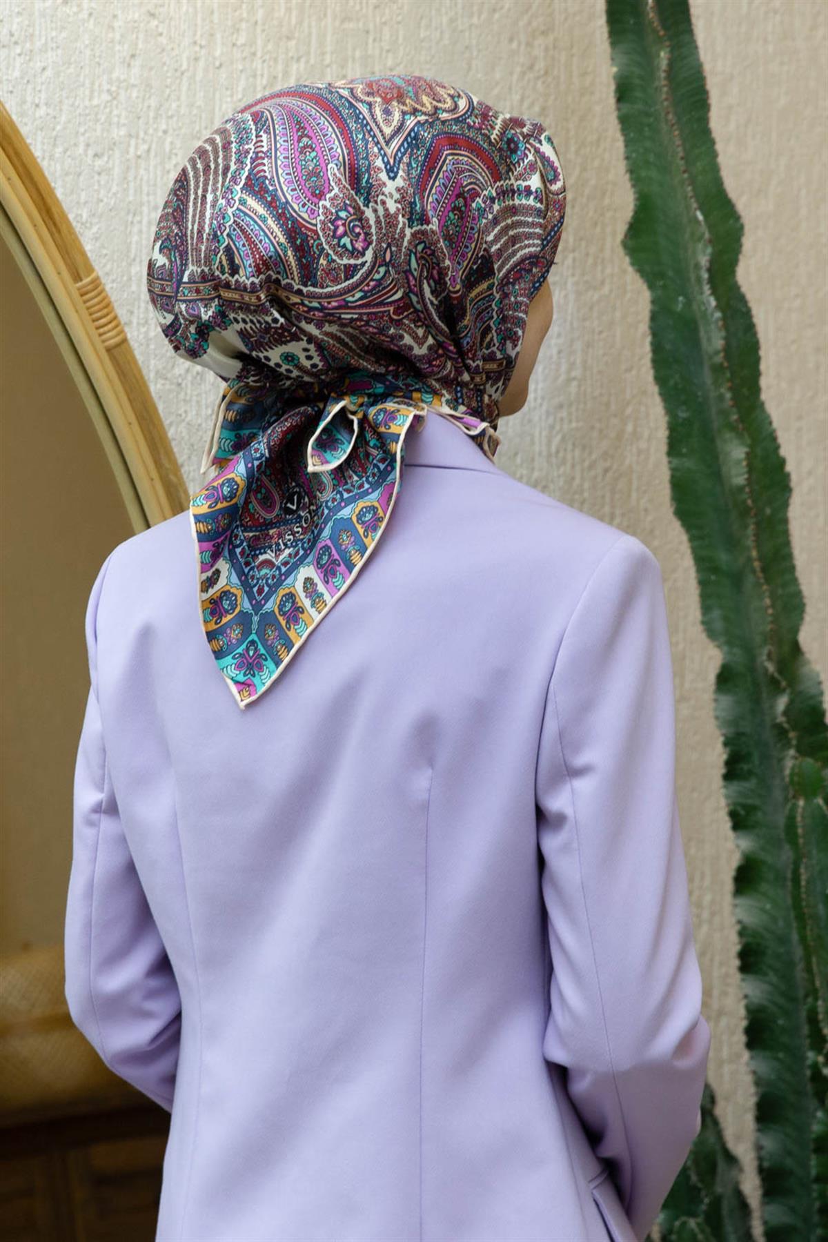 %100 Twill İpek Etro Desenli Krem Renkli 90x90 Eşarp Dikim Şekli : El Dikişi