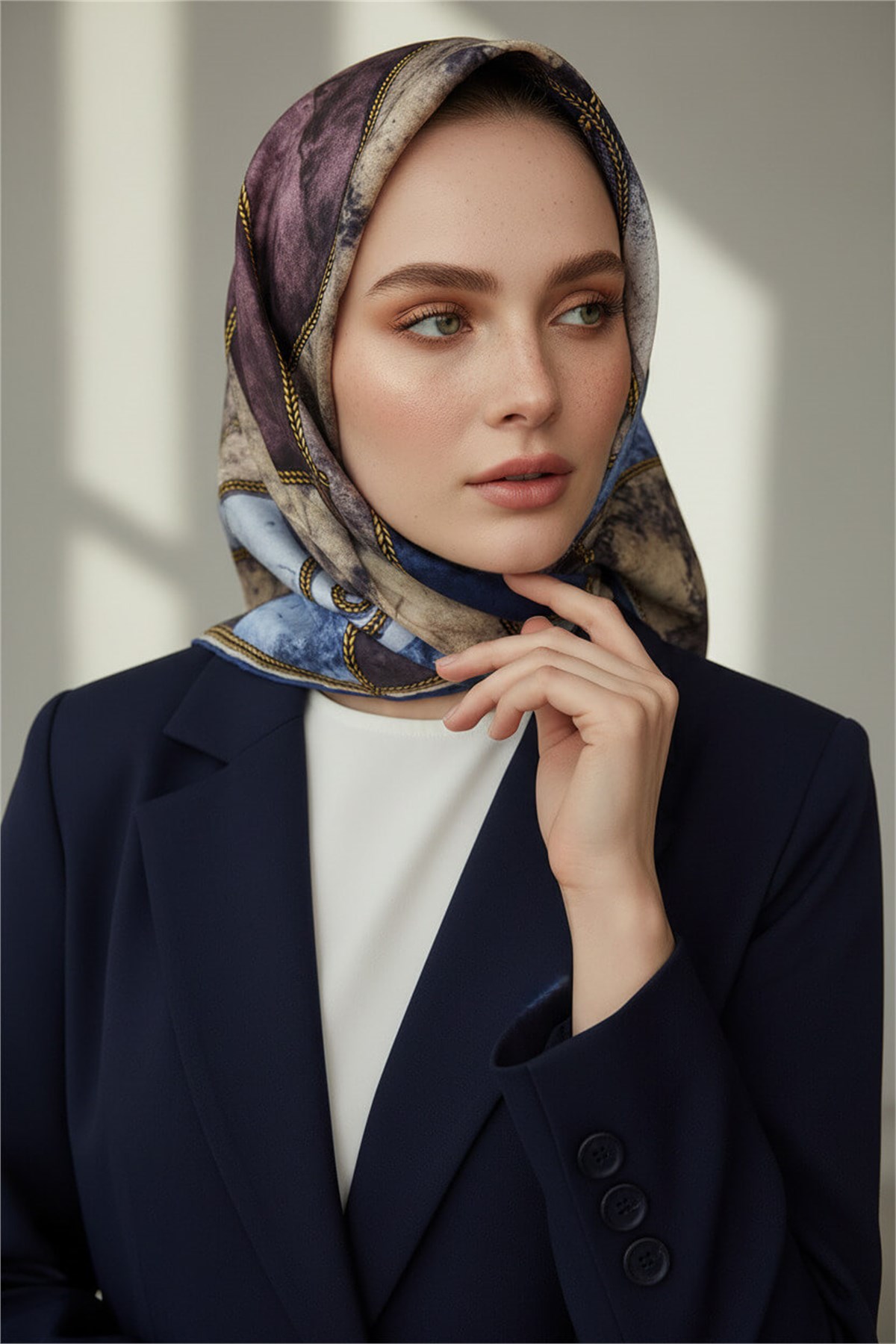 %100 Twill İpek Zincirli Mermer Desenli Bebe Mavisi - Pudra Renkli 90x90 Eşarp Dikim Şekli : El Dikişi