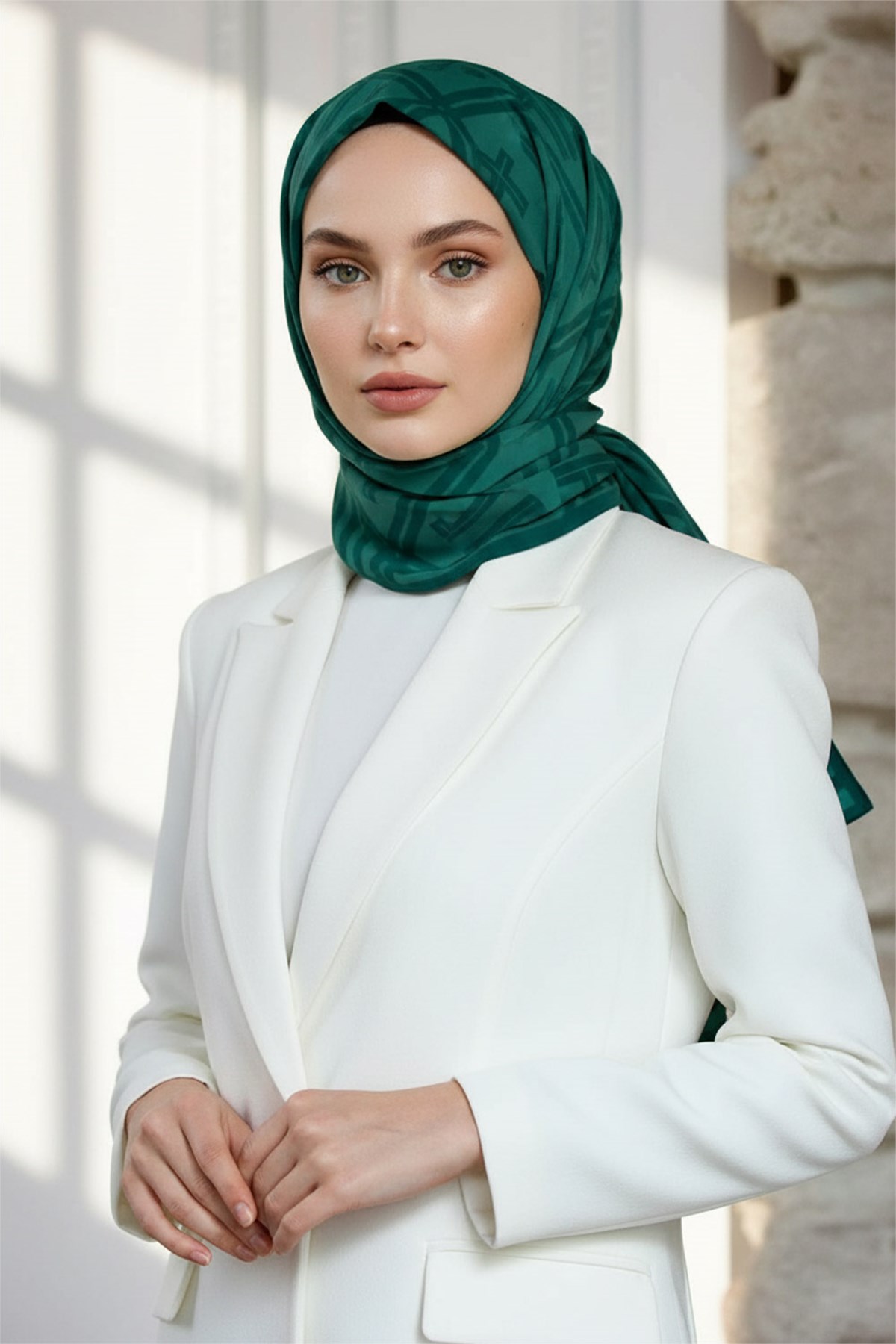 KREP MONOGRAM DESENLİ PETROL YEŞİLİ RENKLİ 75X195 KIRIŞMAZ ŞAL