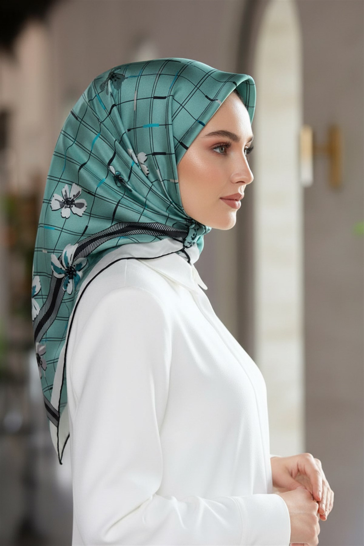 %100 Twill İpek Çıtır Çiçek Desenli Su Yeşili - Krem Renkli 90x90 Eşarp Dikim Şekli : El Dikişi