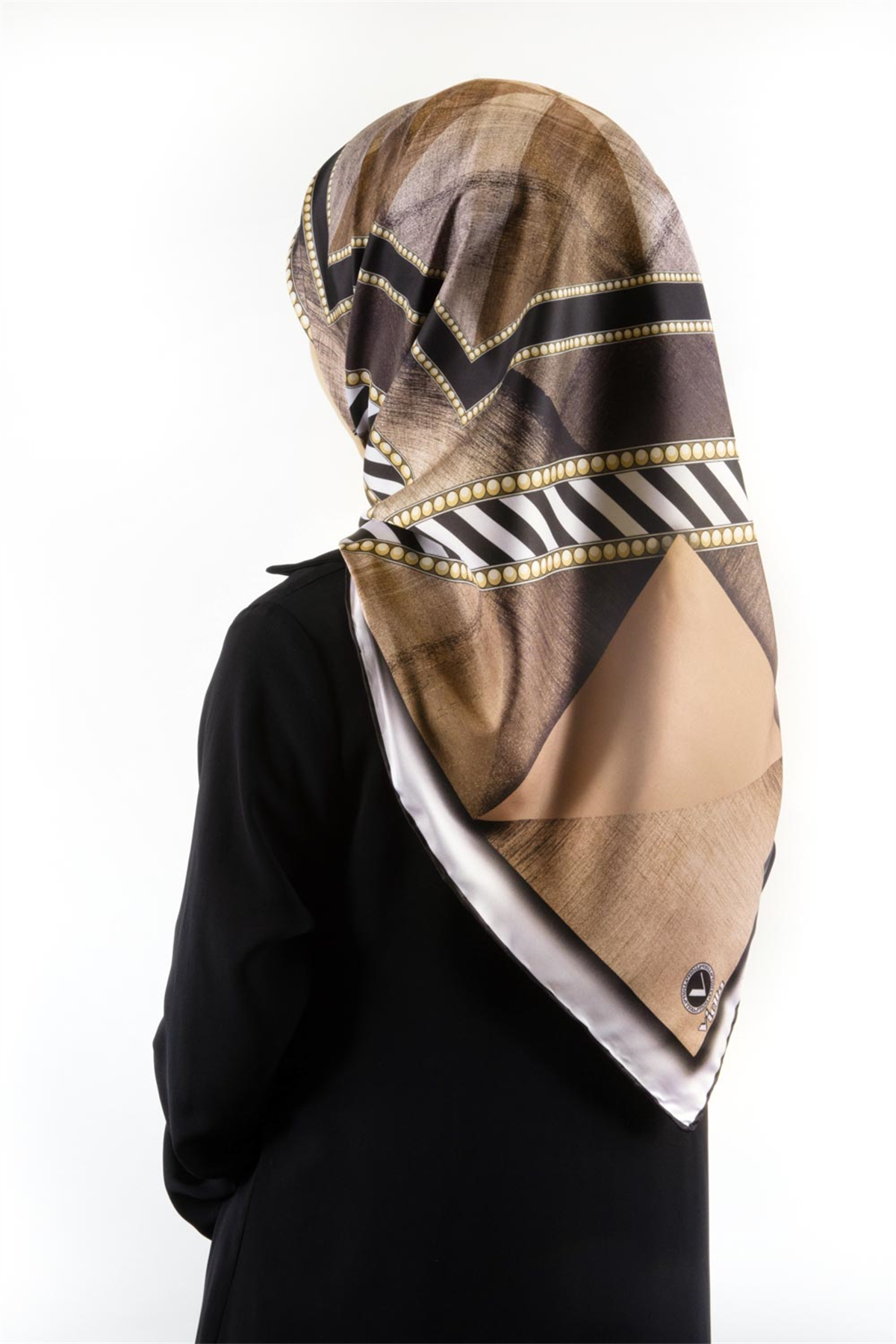 Twill Eskitme Desenli Bej Renkli 90x90 Eşarp (İpek İçermez) Kenar Dikiş Şekli El Dikişli
