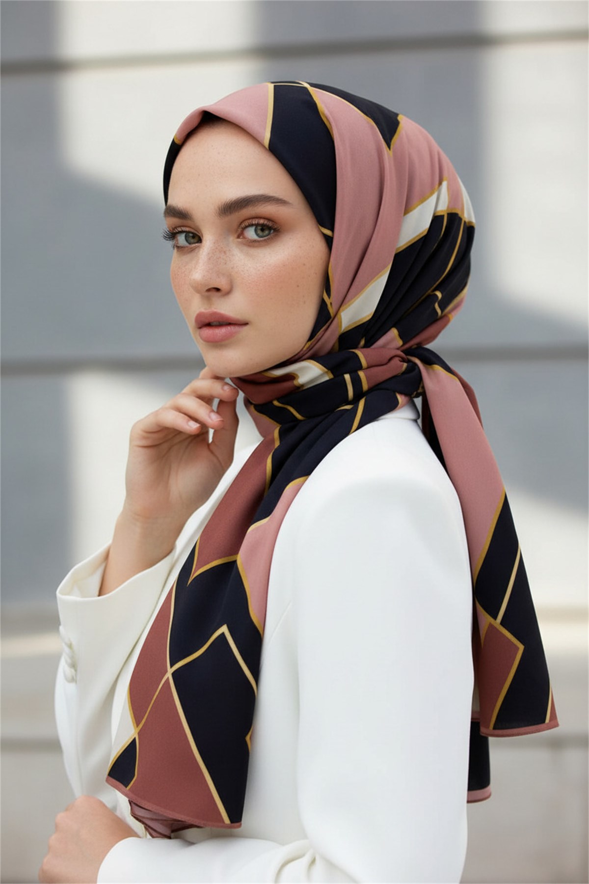 KREP GOLD DETAYLI KARO DESENLİ PUDRA RENKLİ 75X195 KIRIŞMAZ ŞAL