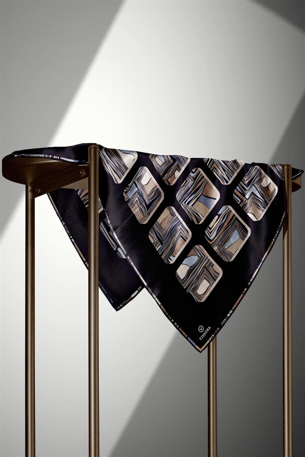 %100 Twill İpek Geometrik Kare Desenli Siyah - Gri Renkli 90x90 Eşarp Dikim Şekli : El Dikişi