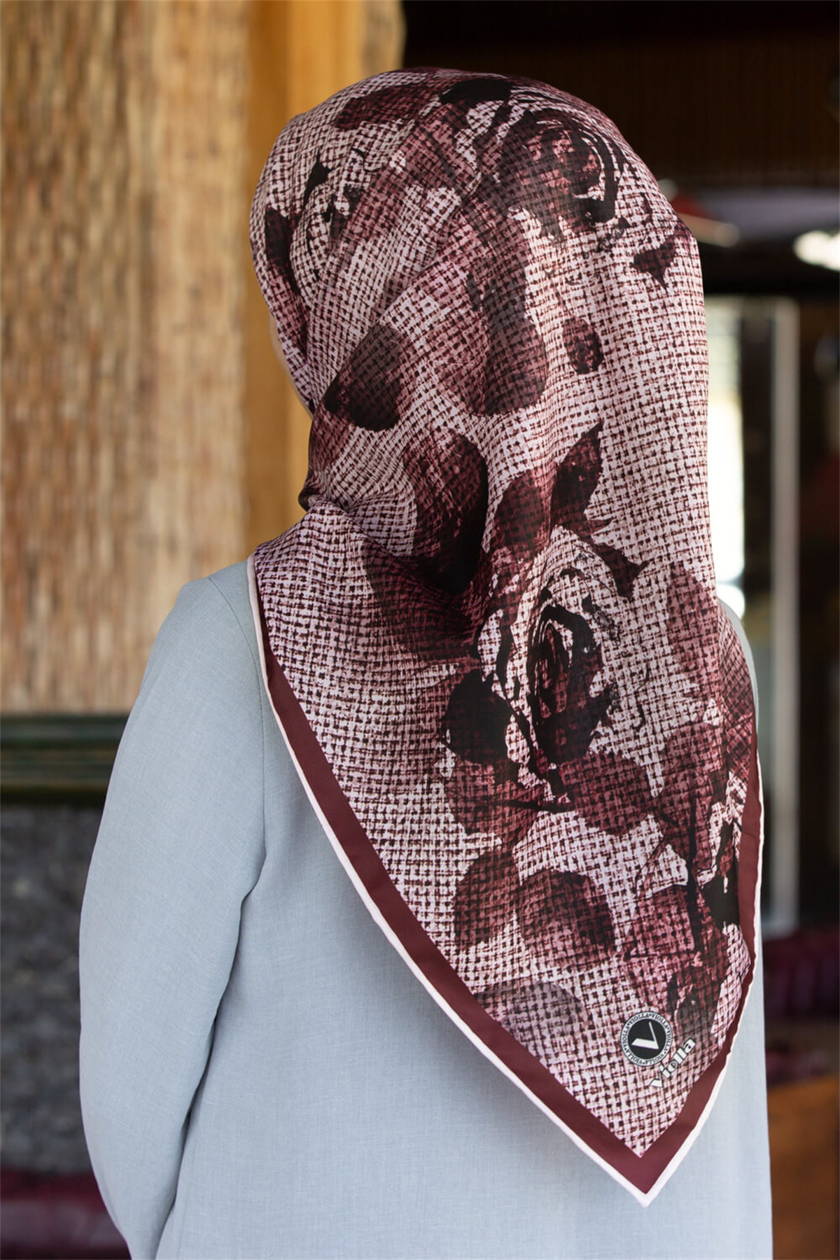Twill Gül Desenli Pembe Renkli 90x90 Eşarp (İpek İçermez) Kenar Dikiş Şekli El Dikişli